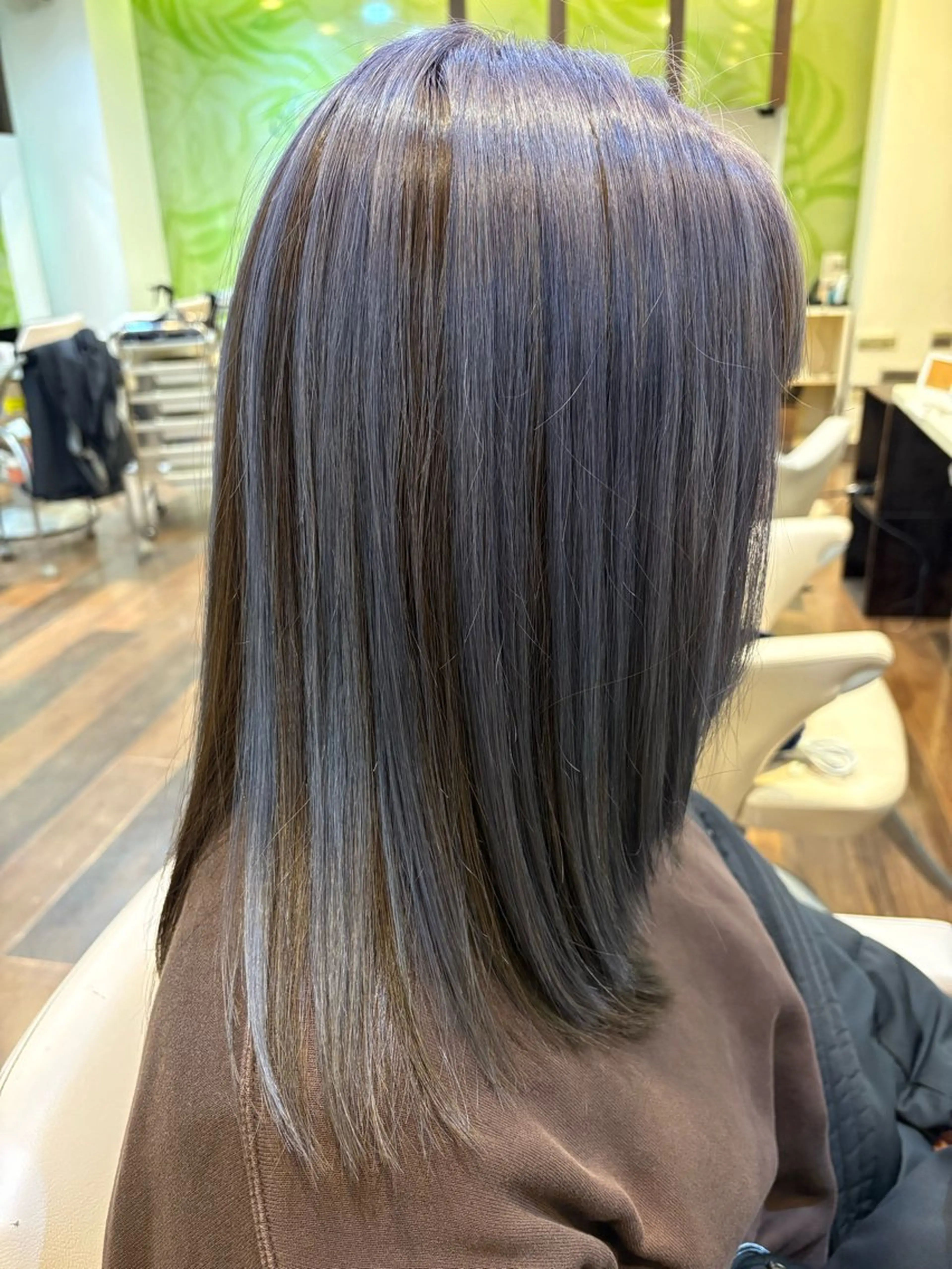 セミロング ヘアカラー フクゾエ ユカリのヘアスタイル