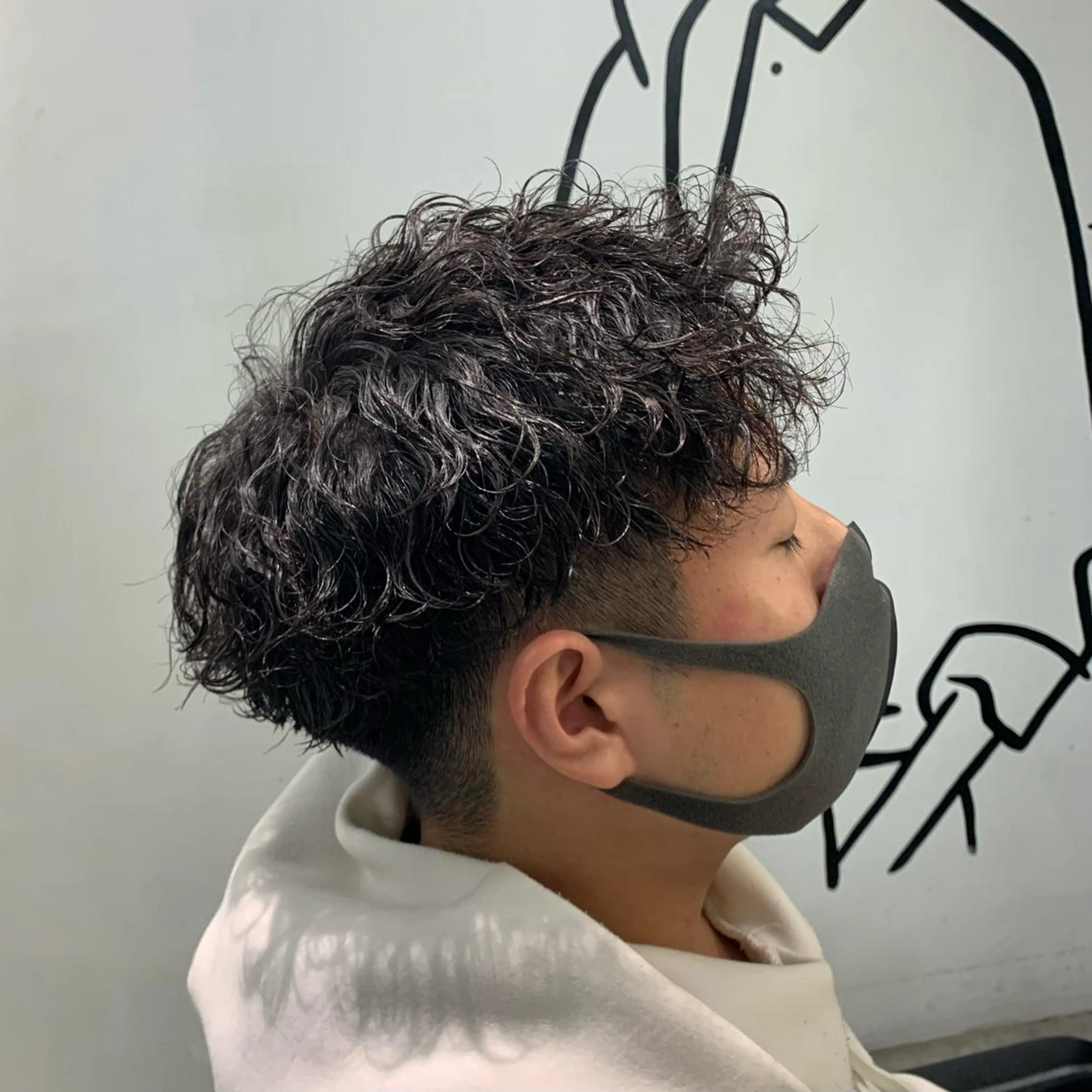 ショート パーマ メンズ アップバング 波巻きパーマ カット パーマ メンズ特化美容師/ 藤戸 椋のヘアスタイル