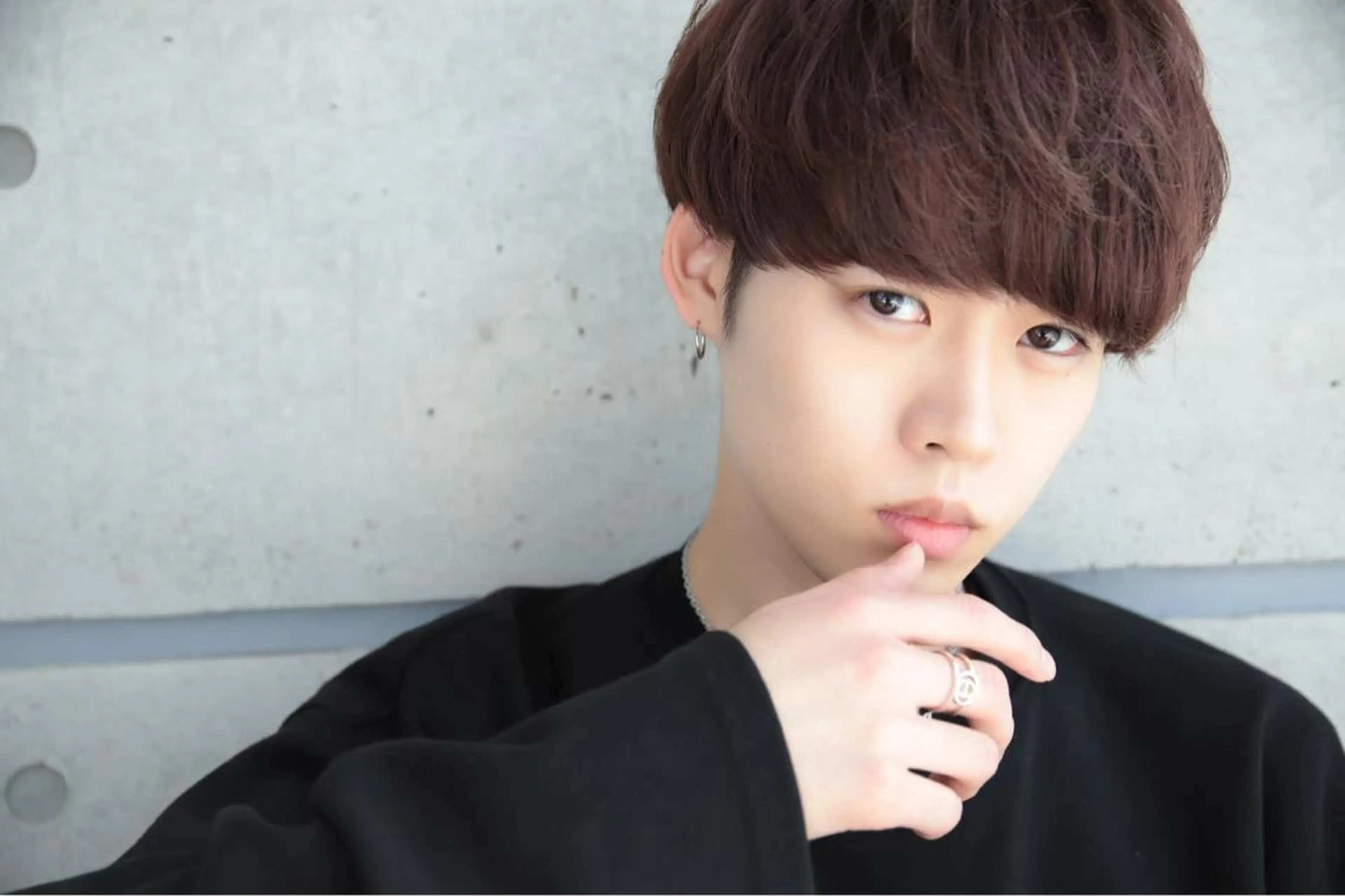 ショート カラー メンズ アップバング メンズブリーチ ビジネス センターパート メンズハイトーン ヘアカラー トリートメント ヘッドスパ ヘアセット 赤み消し🌿 透明感カラー🫧のヘアスタイル