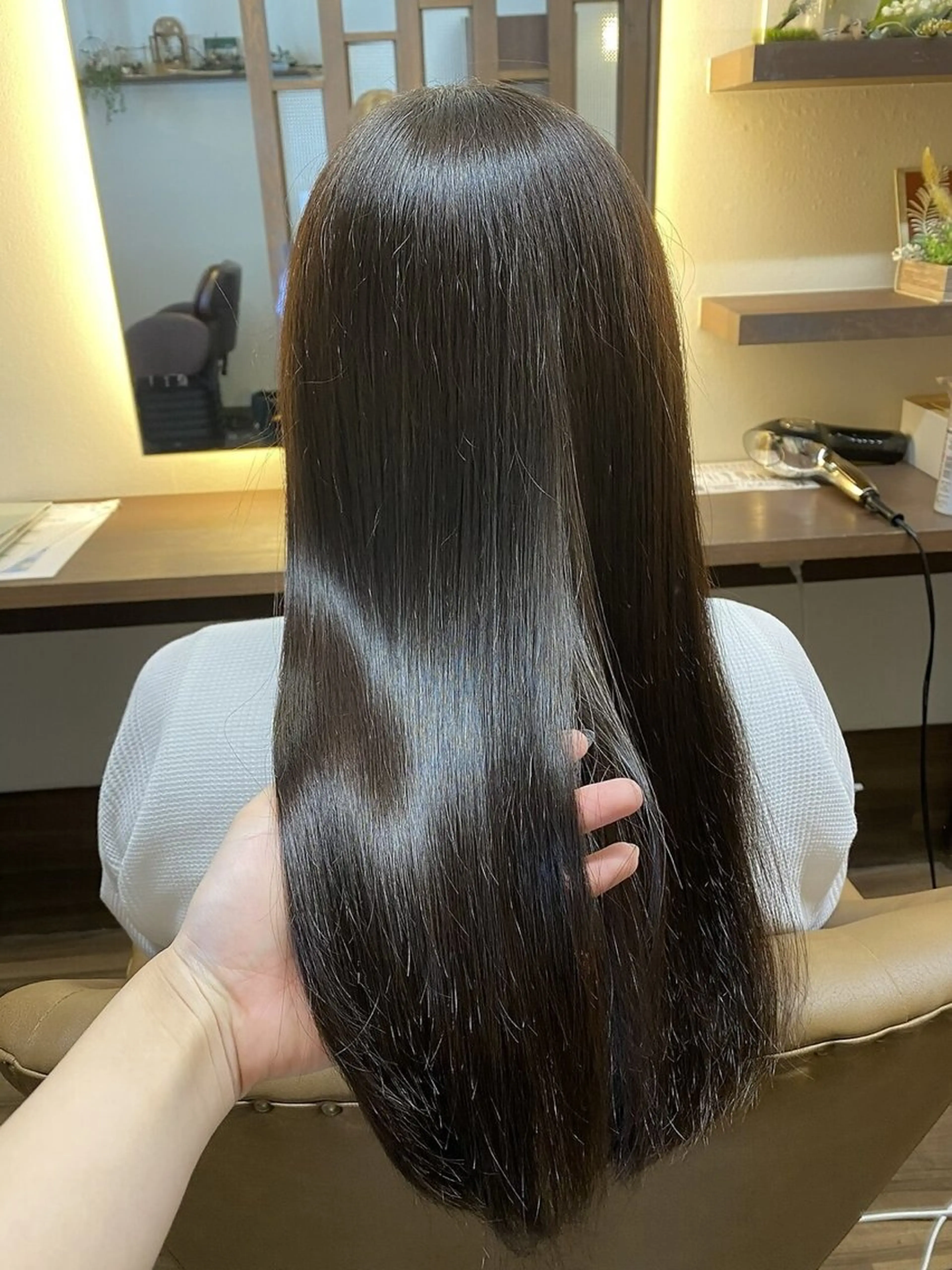 ロング カラー 作野 潮織のヘアスタイル