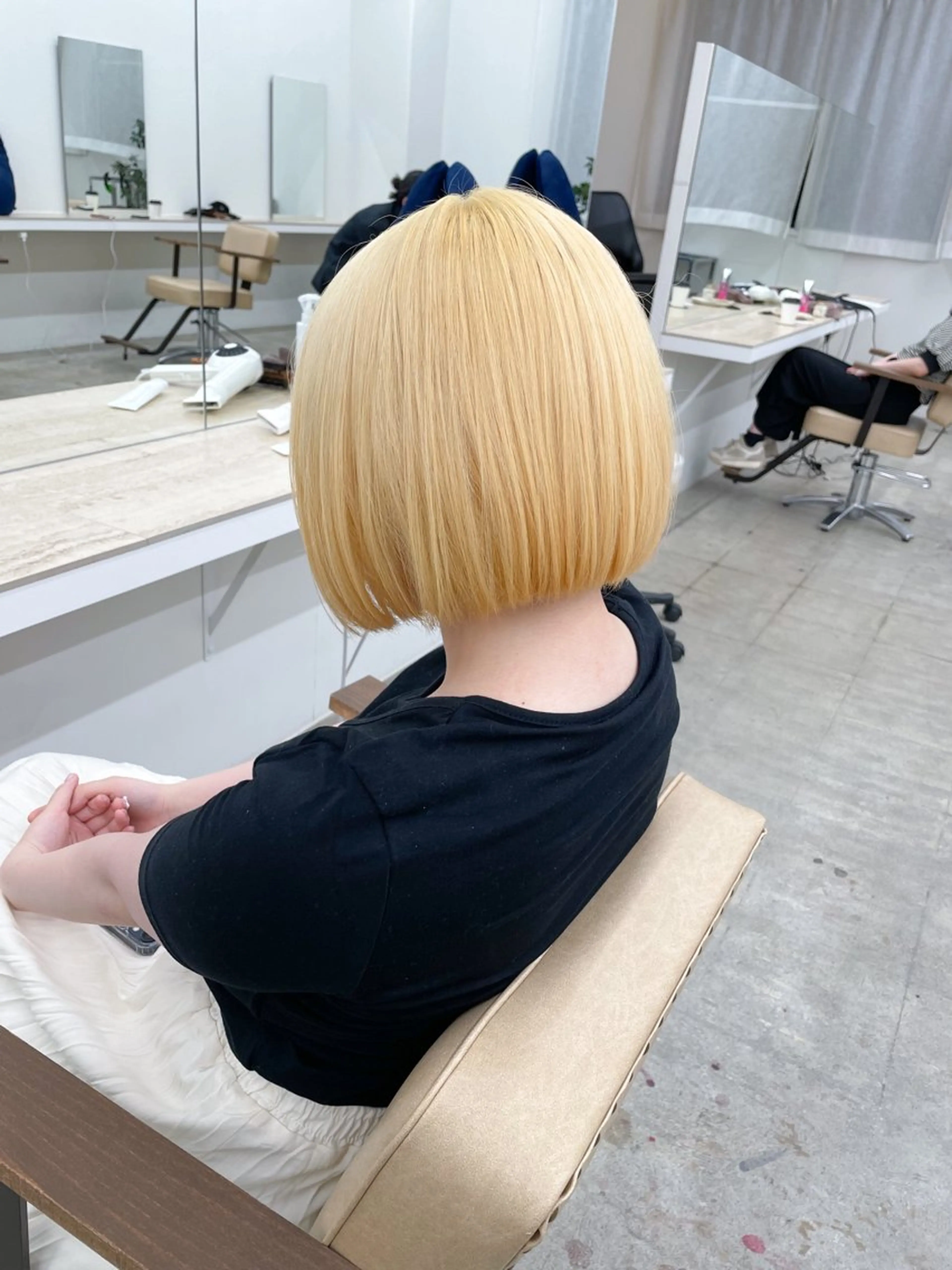 ミディアム カラー ブリーチ 抜きっぱなしブロンド ブロンド ケアブリーチ ハイトーンカラー ヘアカラー トリートメント ハイトーン/レイヤー /ケアブリーチ石川治のヘアスタイル