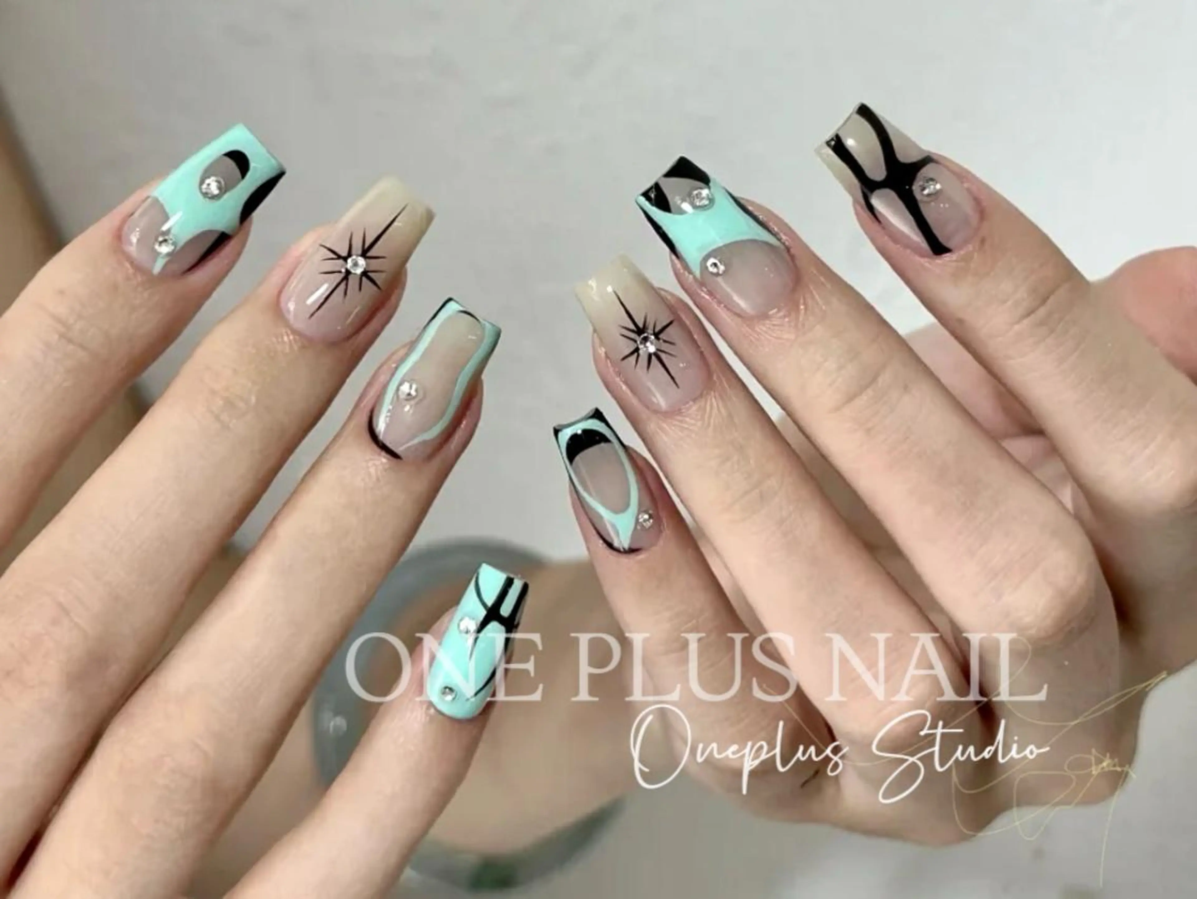 ネイル アートネイル オーロラネイル ガーリー キラキラネイル 韓国ネイル One plus StudioNailのネイルデザイン