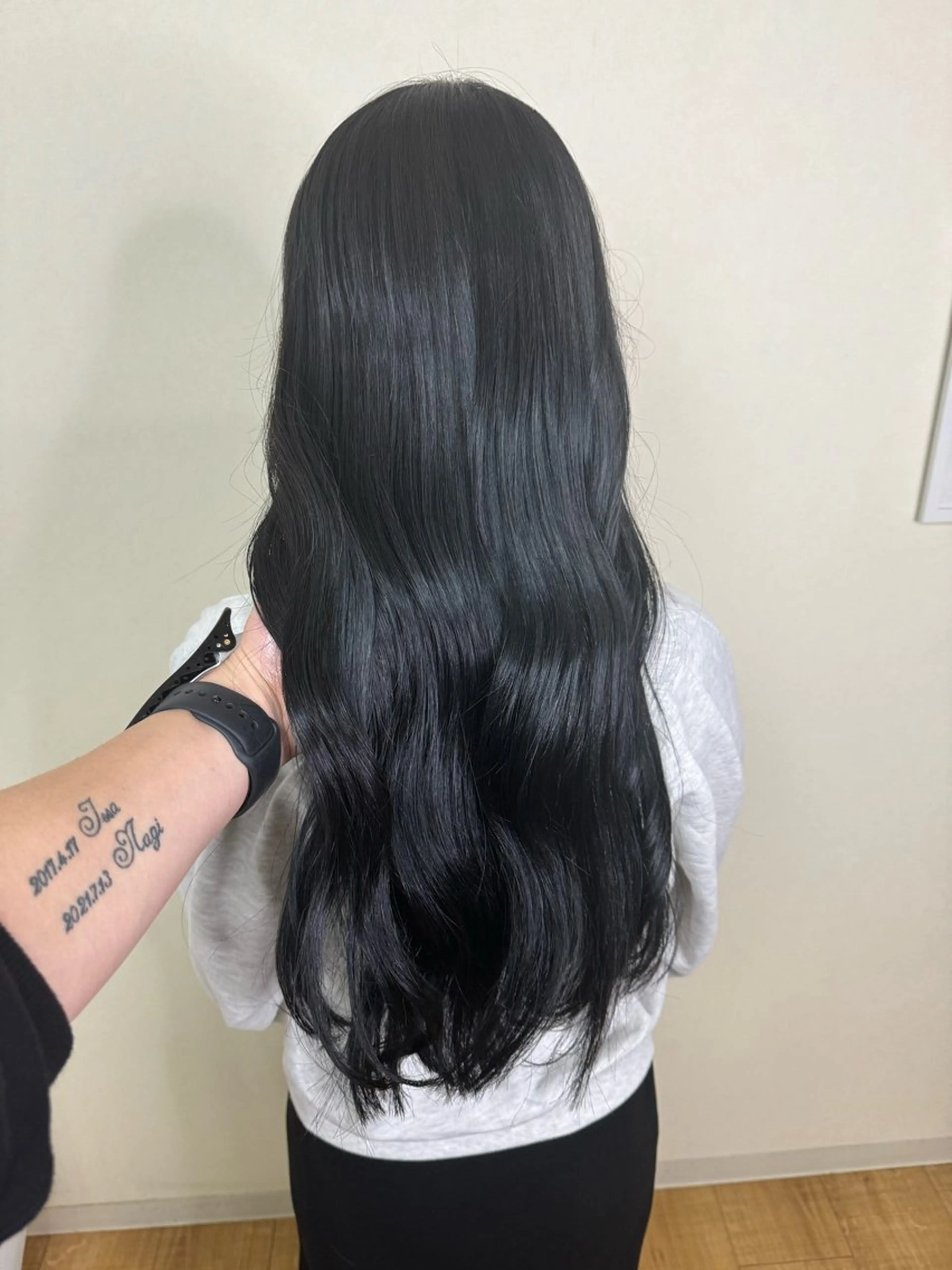 ロング カラー 黒髪 ブルーカラー ブルーブラック カット ヘアカラー トリートメント ハイライトカラー✨ グレージュ✨鎌倉光洋のヘアスタイル