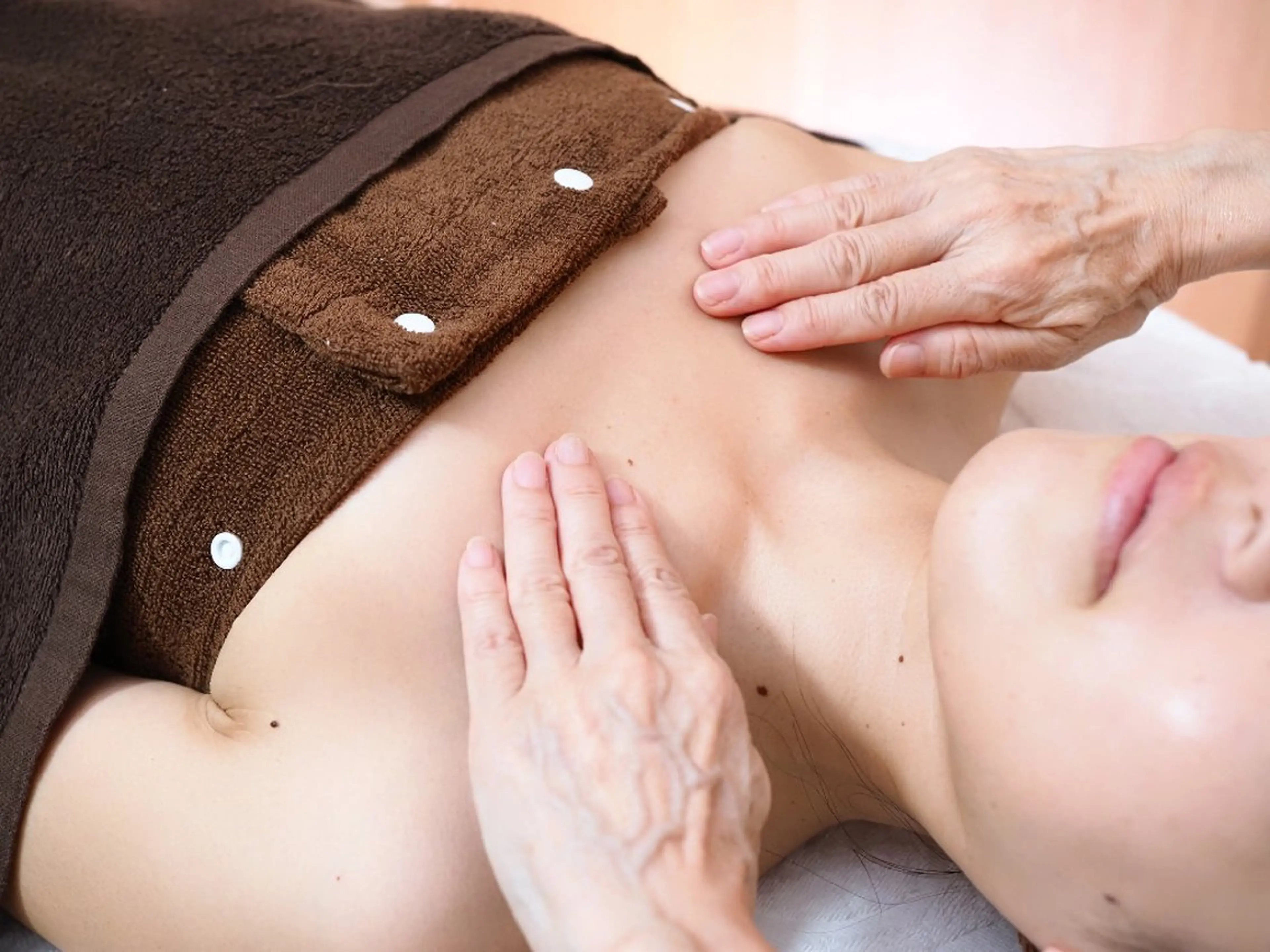 【脳・頭・目・首・肩】ドライヘッドスパ＋肩首アロマデコルテマッサージ60分の写真