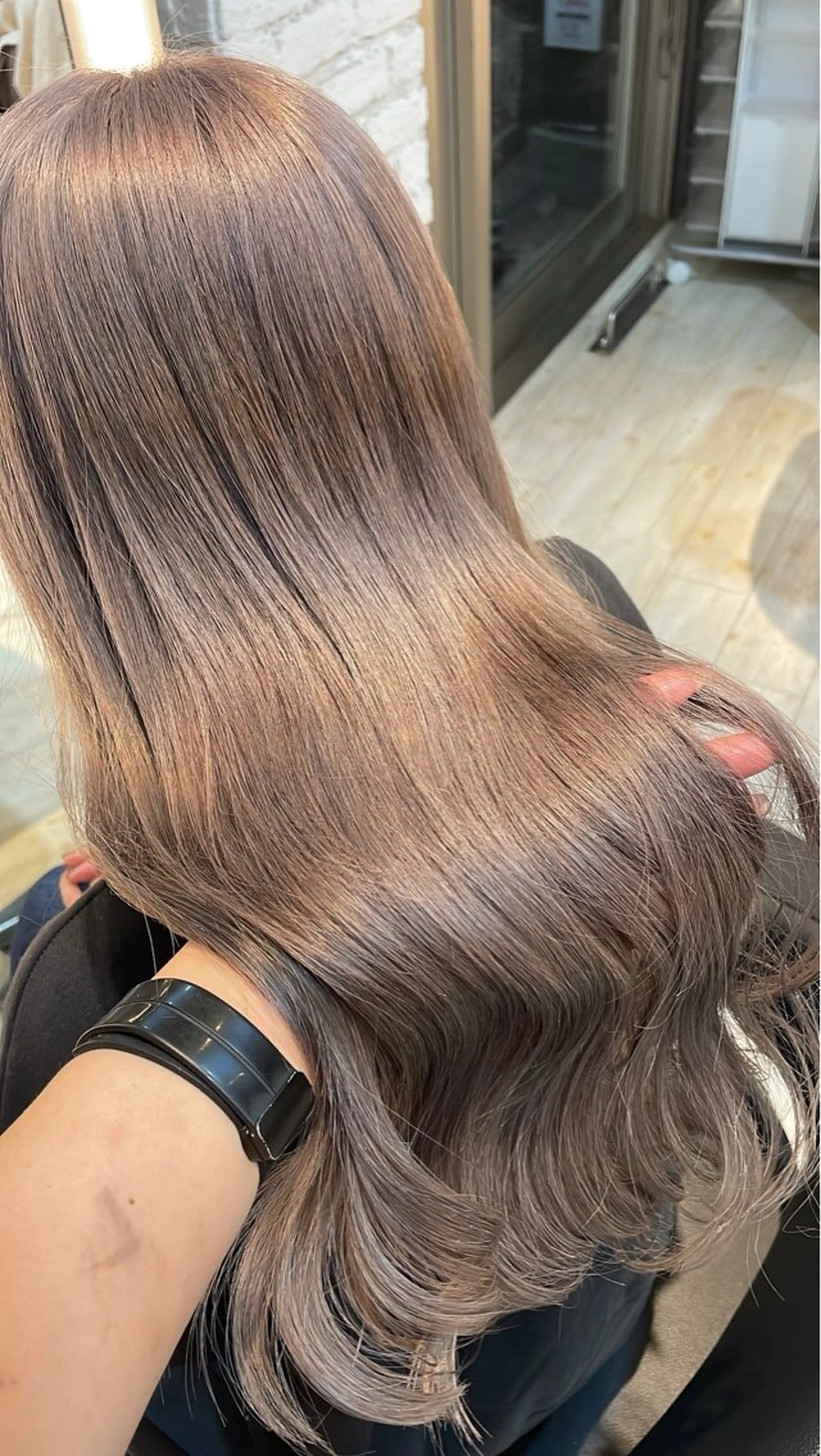 ロング カラー ヘアカラー トリートメント ブリーチ/髪質改善/ ハイトーン/暖色のヘアスタイル