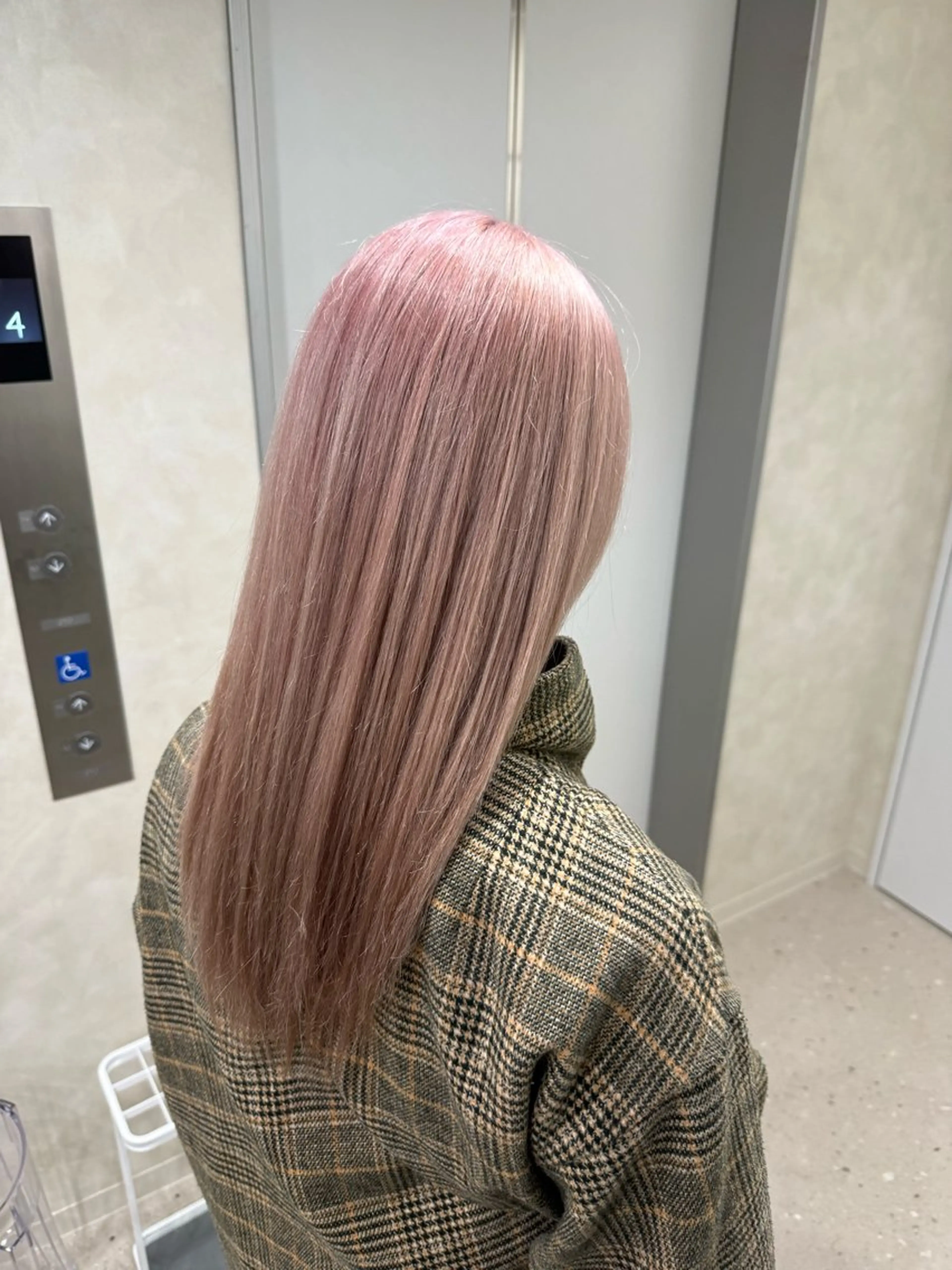 ロング カラー ベージュカラー ブリーチ ピンクカラー ピンクベージュ カット ヘアカラー レイヤー/ハイトーン /新宿/佐藤巧己✨のヘアスタイル