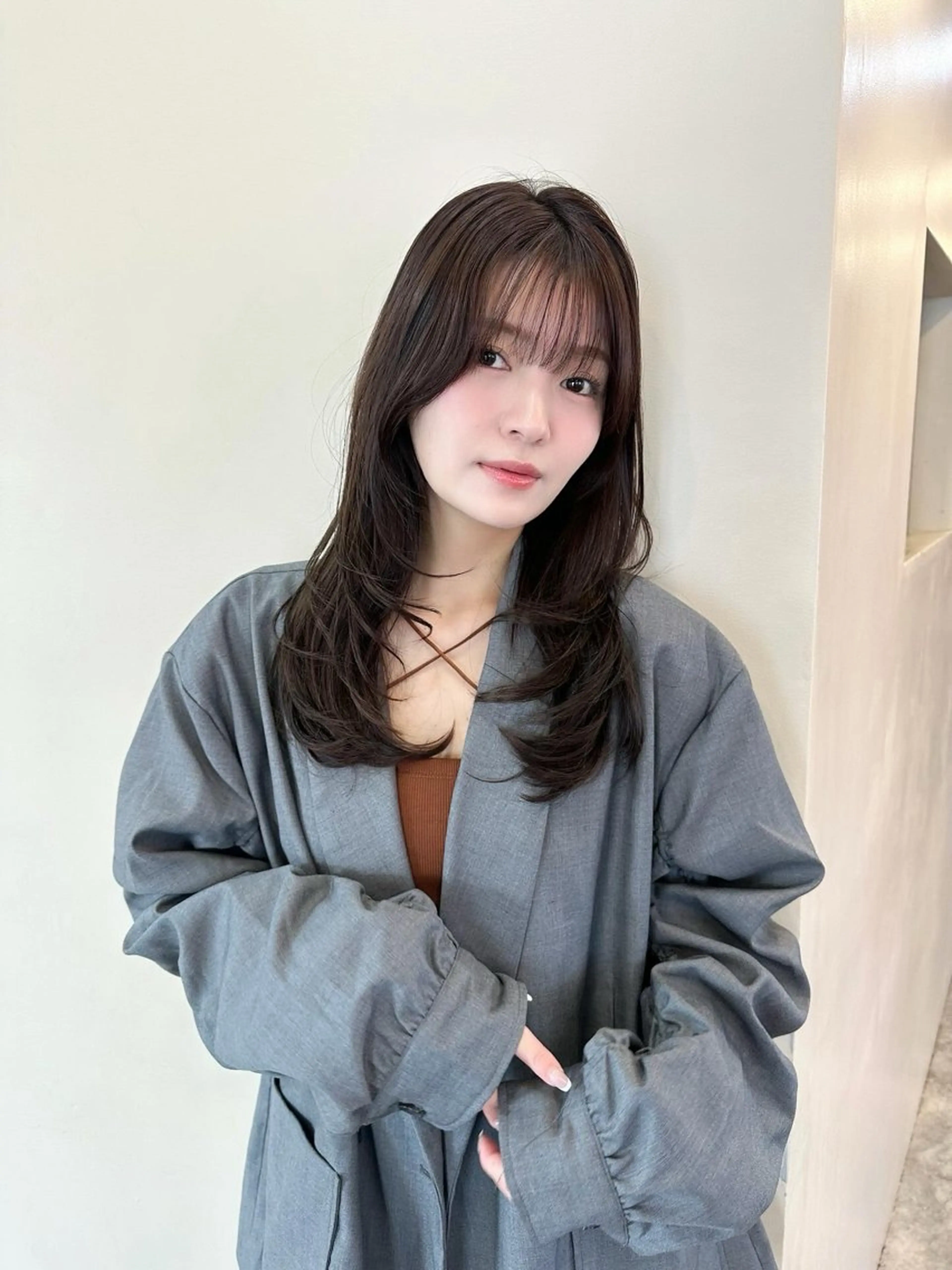 セミロング レイヤーカット 鎌倉 彩のヘアスタイル