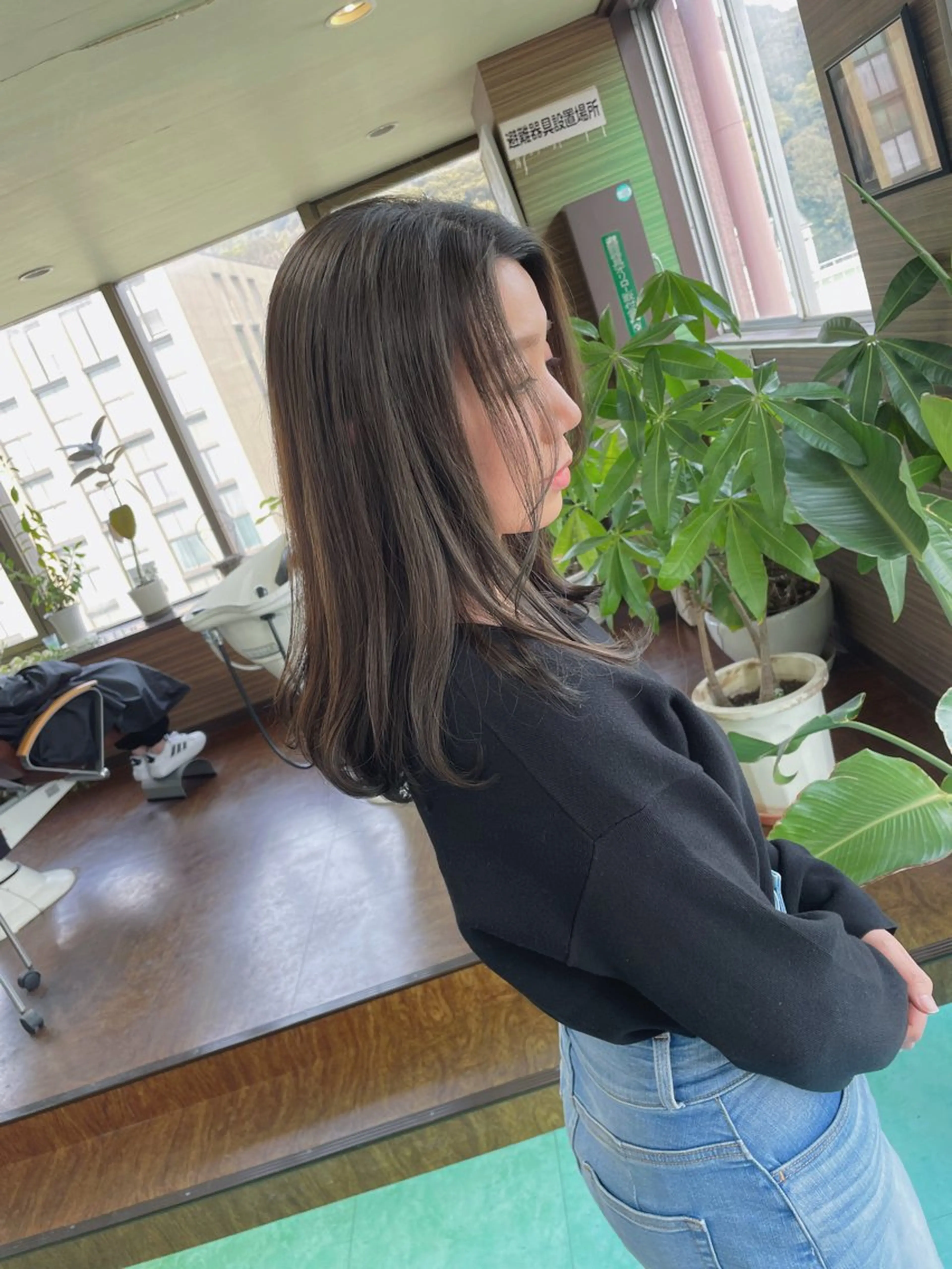 セミロング カラー オリーブカラー カット ヘアカラー 土居 正季のヘアスタイル