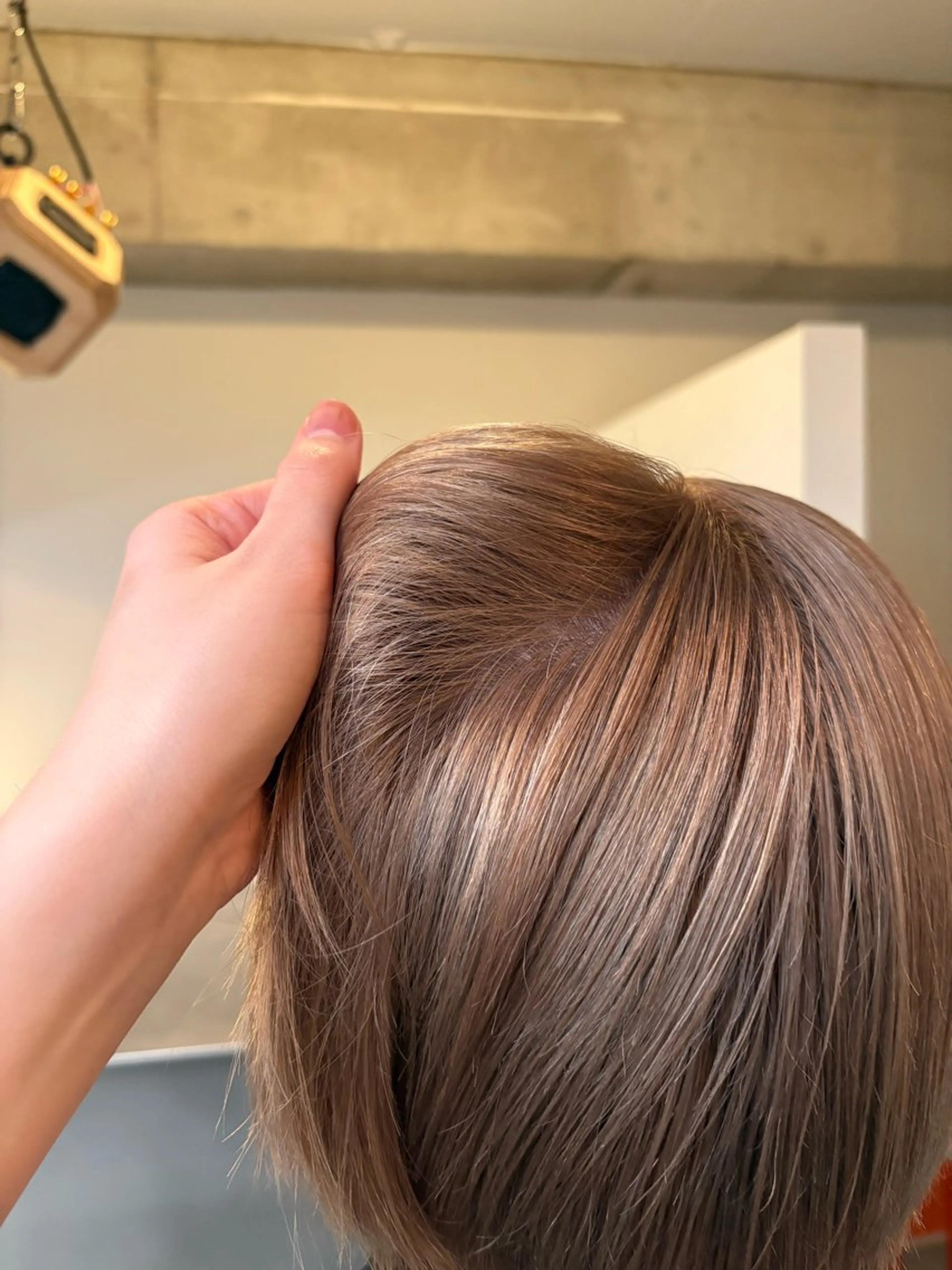 カラー ブリーチ 透明感カラー グレージュ ヘアカラー fiika所属・橋本 千咲のヘアスタイル