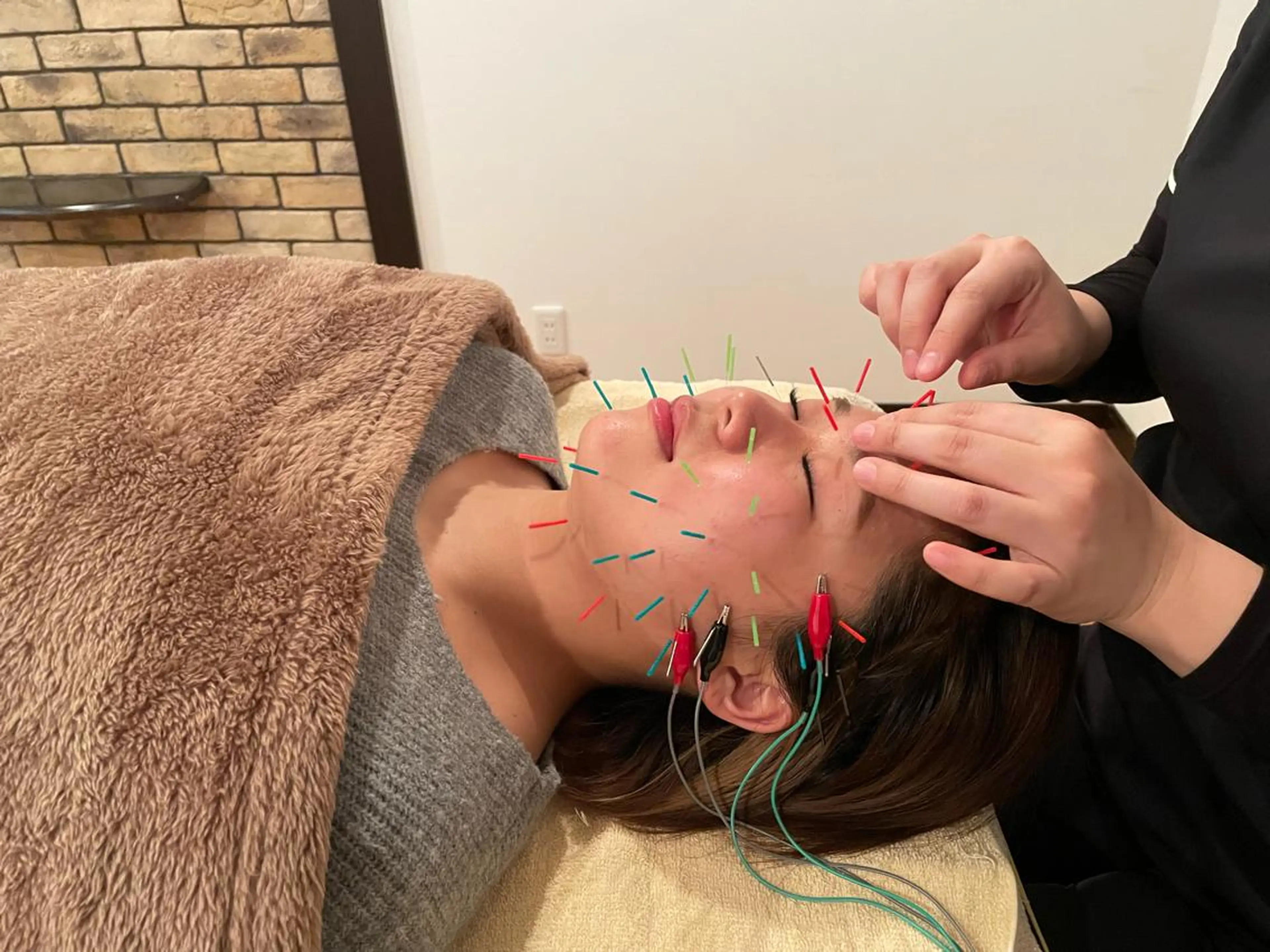 ミディアム カラー パーマ ヘアアレンジ メンズ キッズ ネイル マツエク・マツパ アイブロウ 美容鍼灸サロン　TIARA所属・鍼灸サロン TIARA　美容鍼のエステ・リラクイメージ