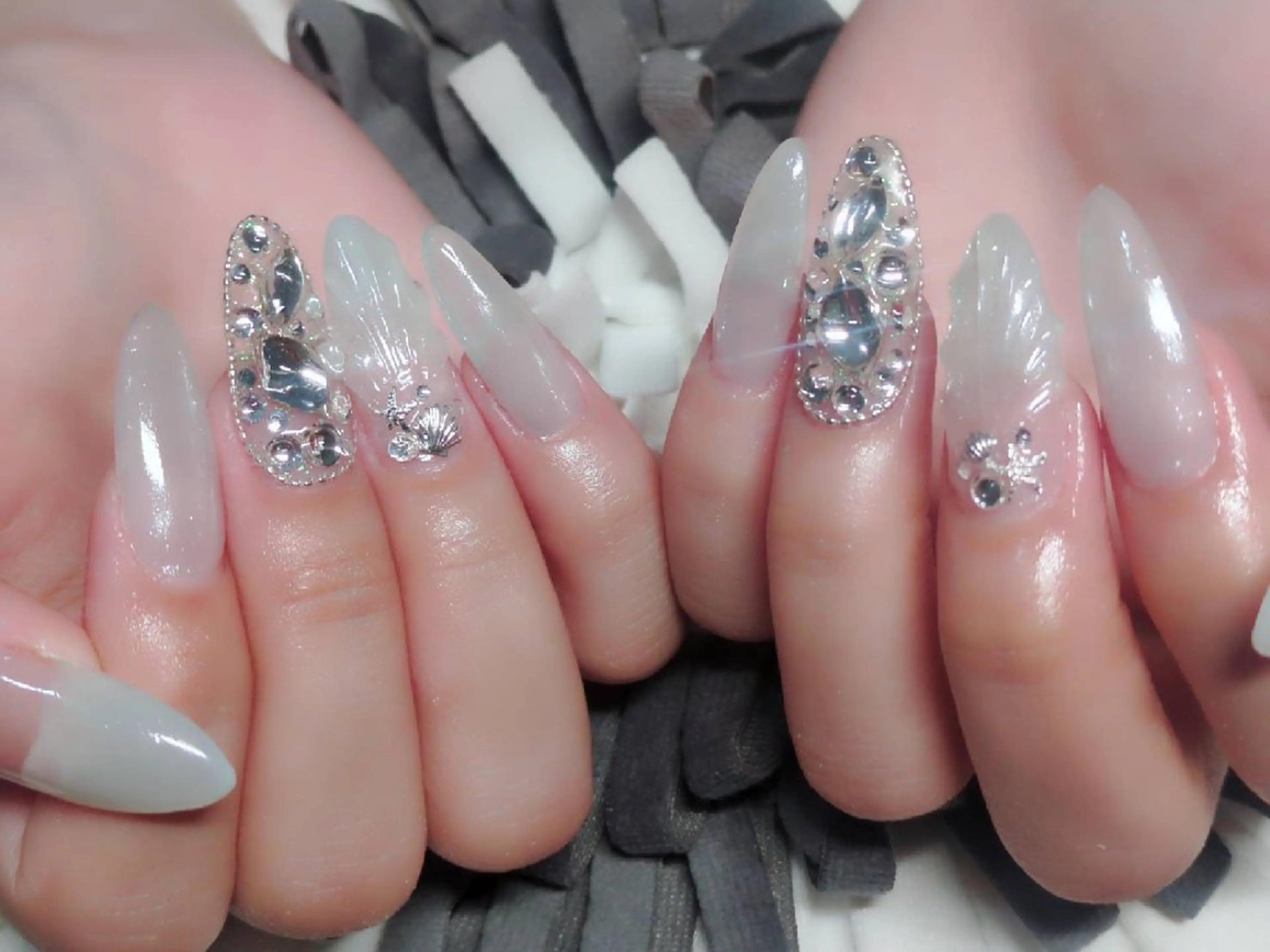 ネイル ストーンネイル ハンドネイル フットネイル nail  lounge Sのネイルデザイン