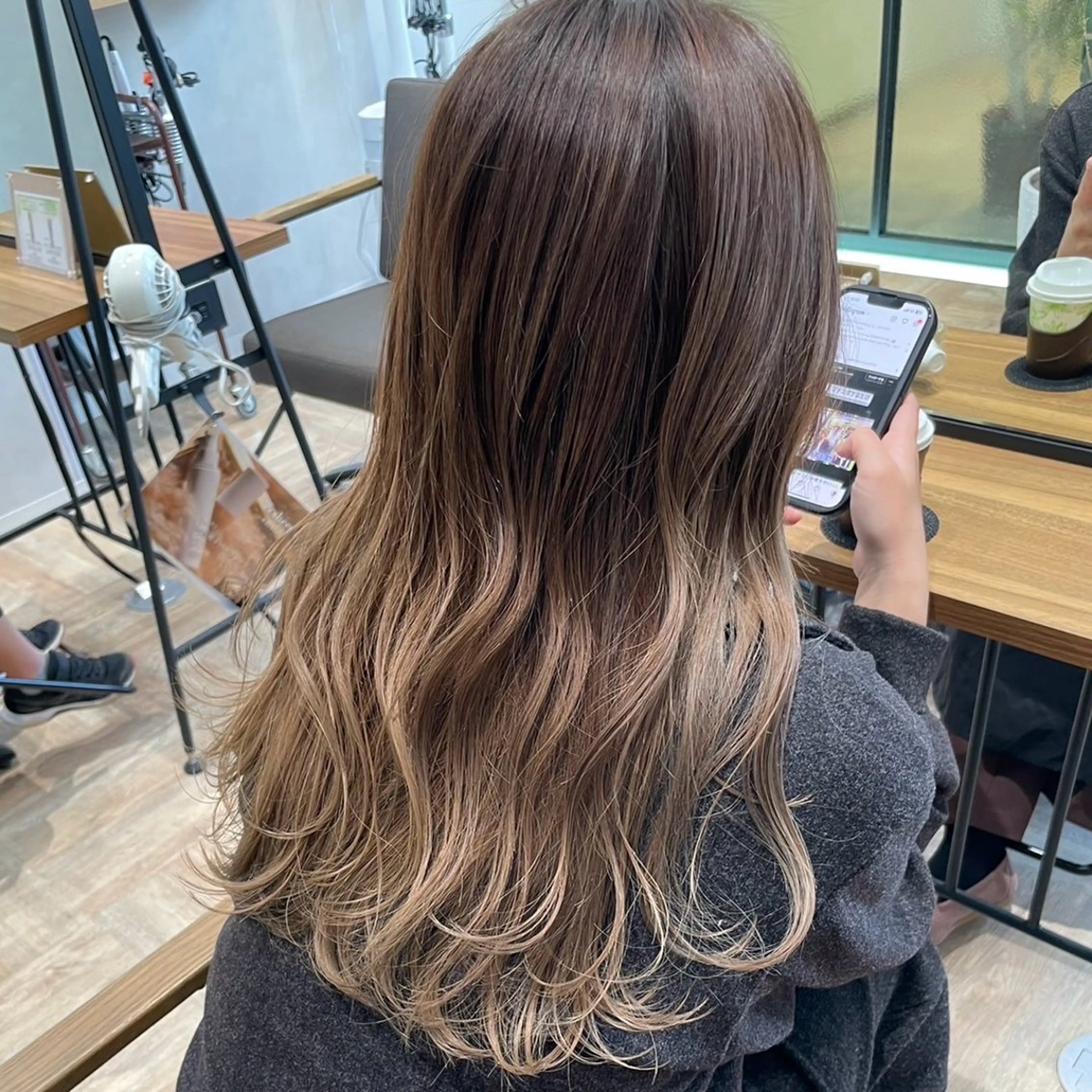 外国人風おしゃれ  グラデーションカラーの写真