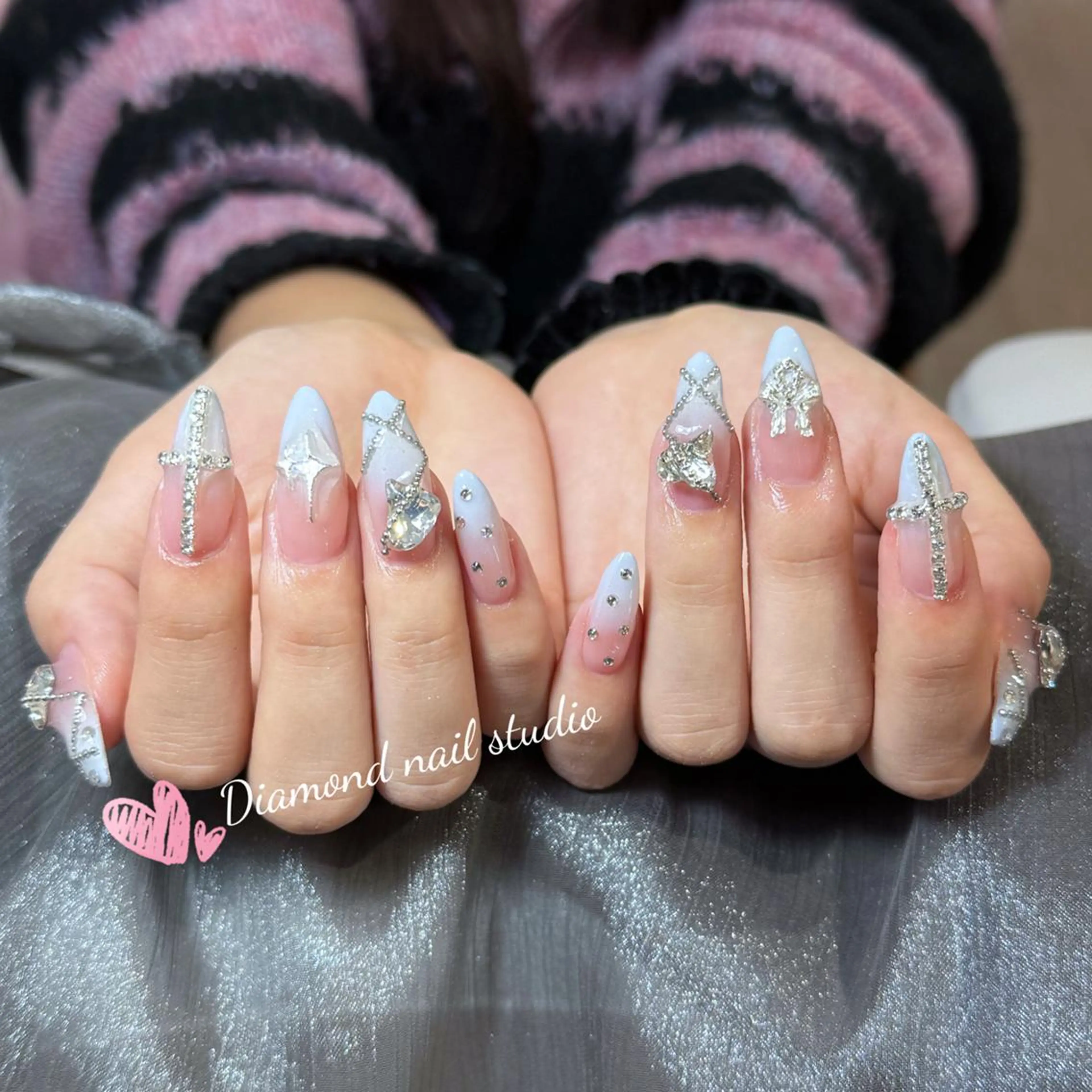 ネイル アートネイル オーロラネイル ガーリー キラキラネイル 韓国ネイル ハンドネイル DIANMOND NAIL🌸のネイルデザイン
