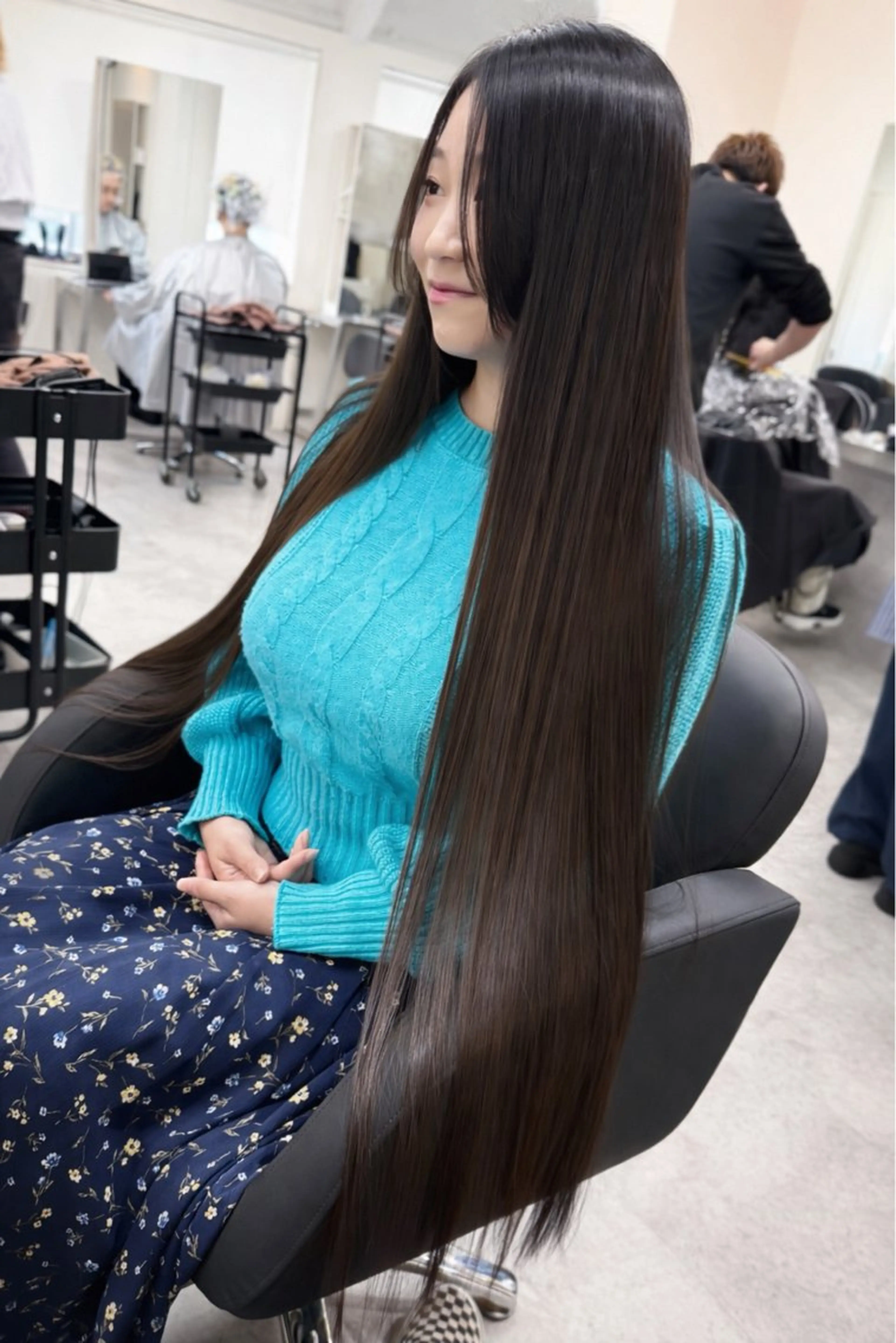 ロング カット トリートメント 🫧とぅるん艶髪🫧 透明感カラー×猿渡のヘアスタイル