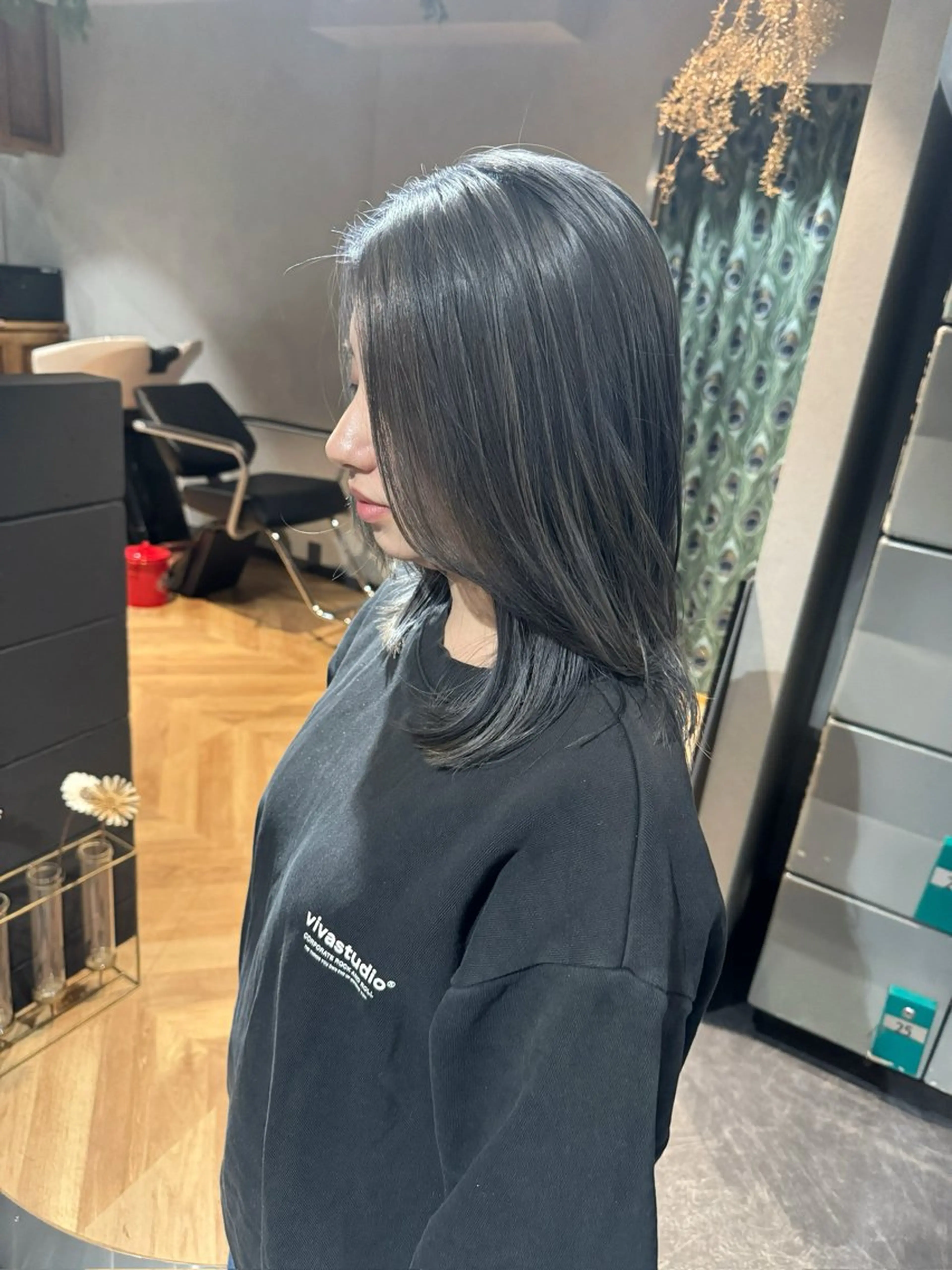 ミディアム カラー ダブルカラー グレージュ インナーカラー 外国人風カラー 髪質改善 カット ヘアカラー トリートメント ravens デザインカラーのヘアスタイル