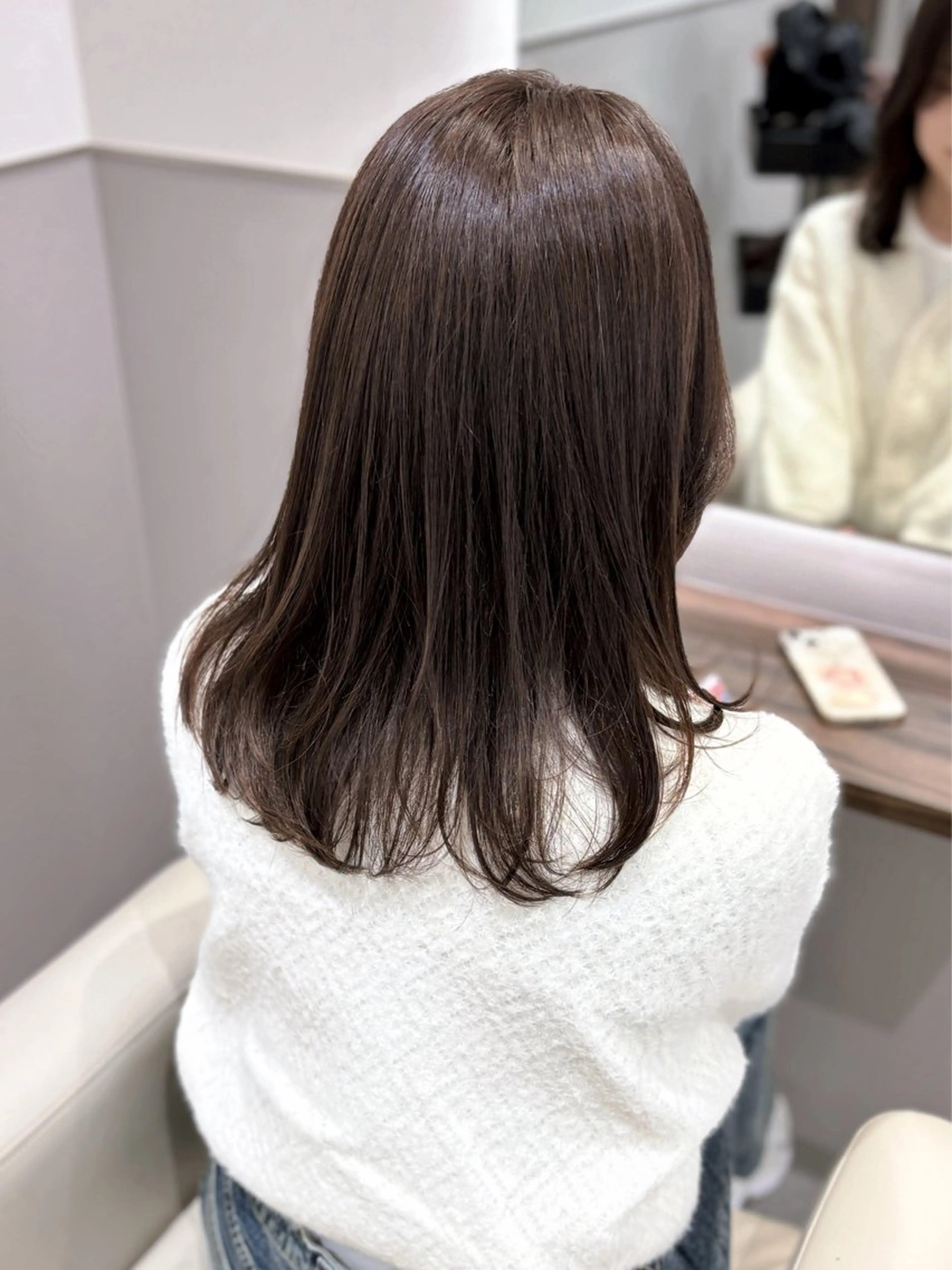 ミディアム カラー グレージュ ヘアカラー トリートメント Zina.金上美玲 ✲レイヤー/メンズのヘアスタイル