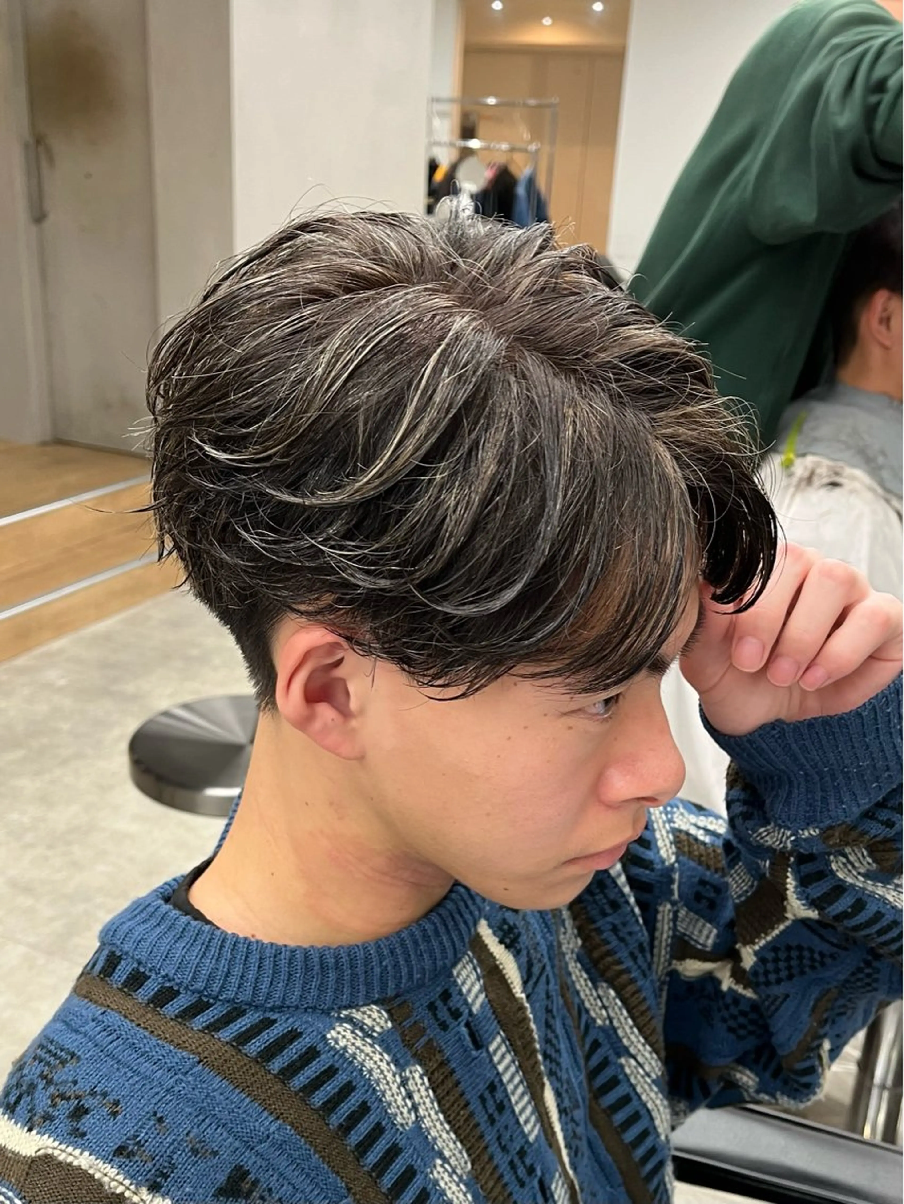 カラー パーマ メンズ フェザーパーマ メンズハイライト メンズパーマ ハイライトカラー カット ヘアカラー パーマ 新潟メンズパーマ 新潟駅/小田拓実のヘアスタイル
