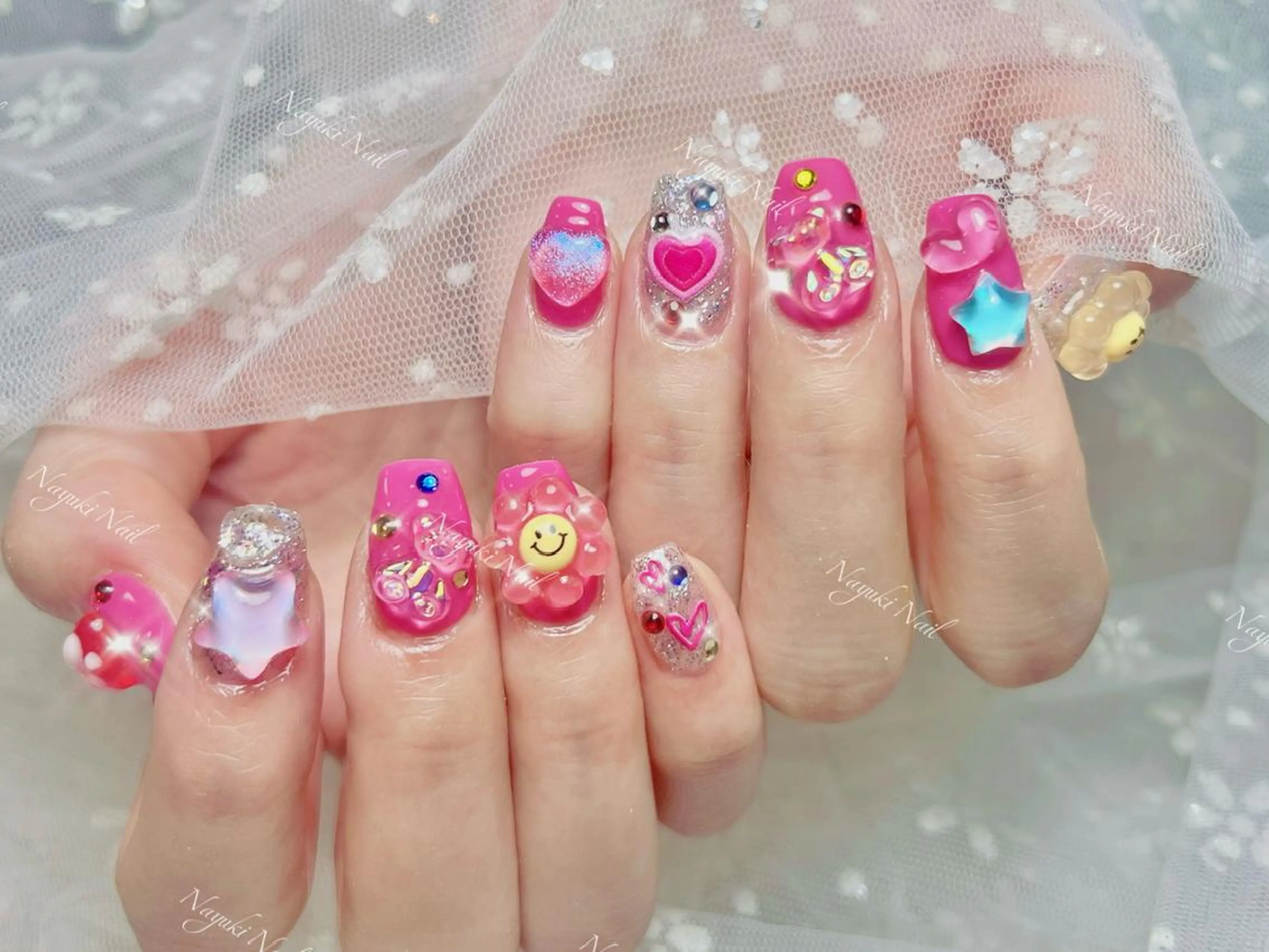 ネイル 🦋 Queenieのネイルデザイン