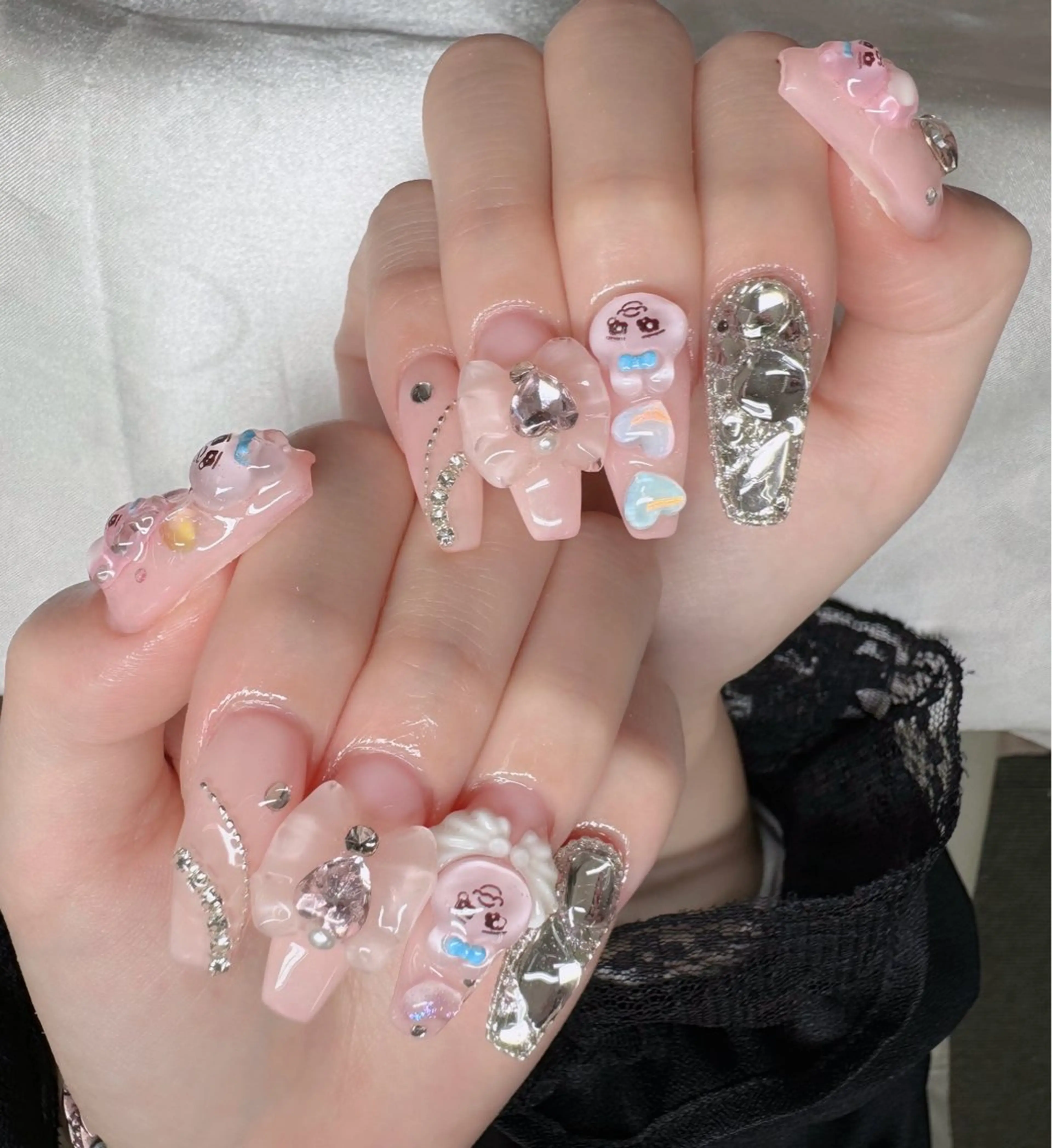 ネイル オーロラネイル フレンチネイル ジェルネイル ハロウィン キラキラネイル H.baby Nail Salonのネイルデザイン