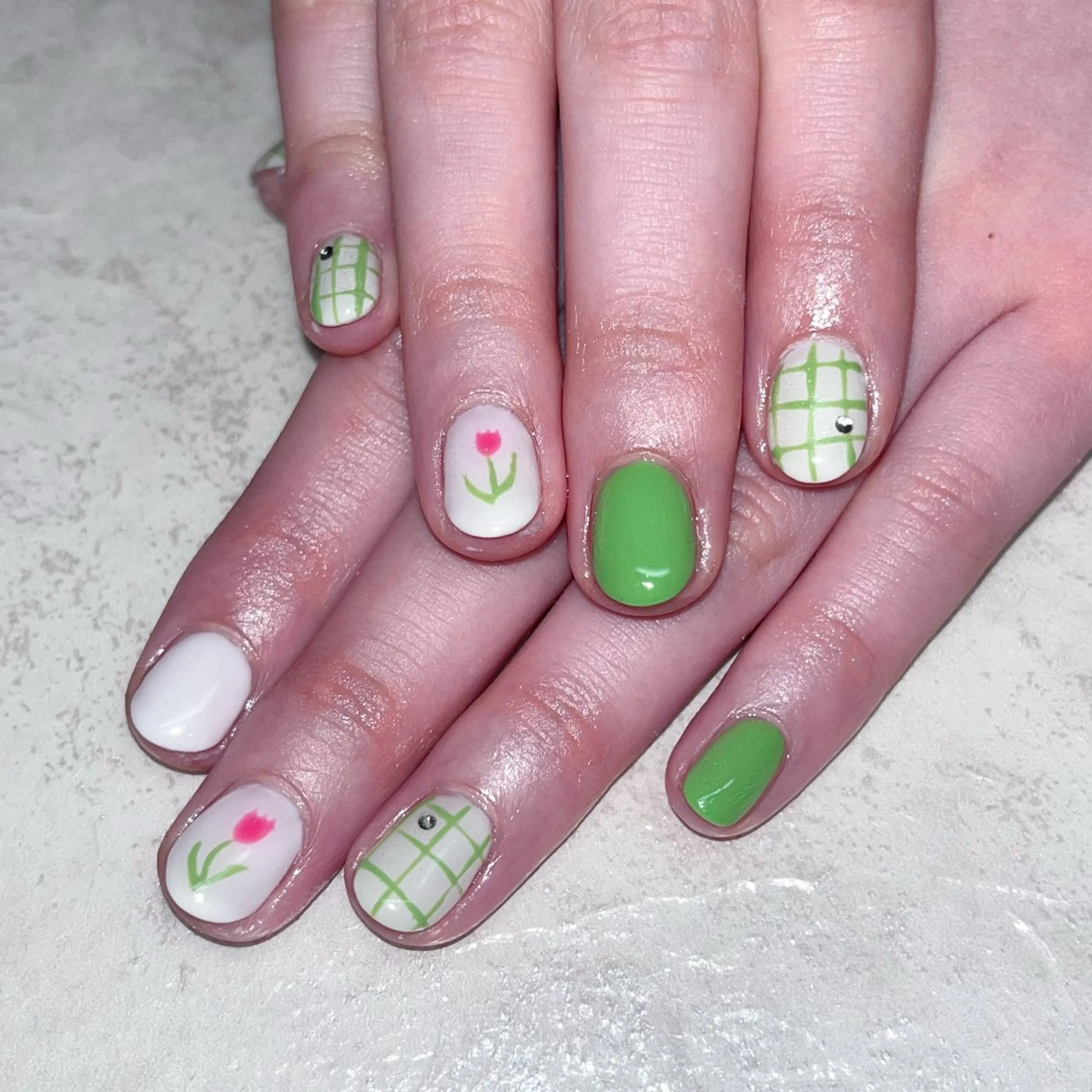 ネイル mimi 高石桃朱のネイルデザイン