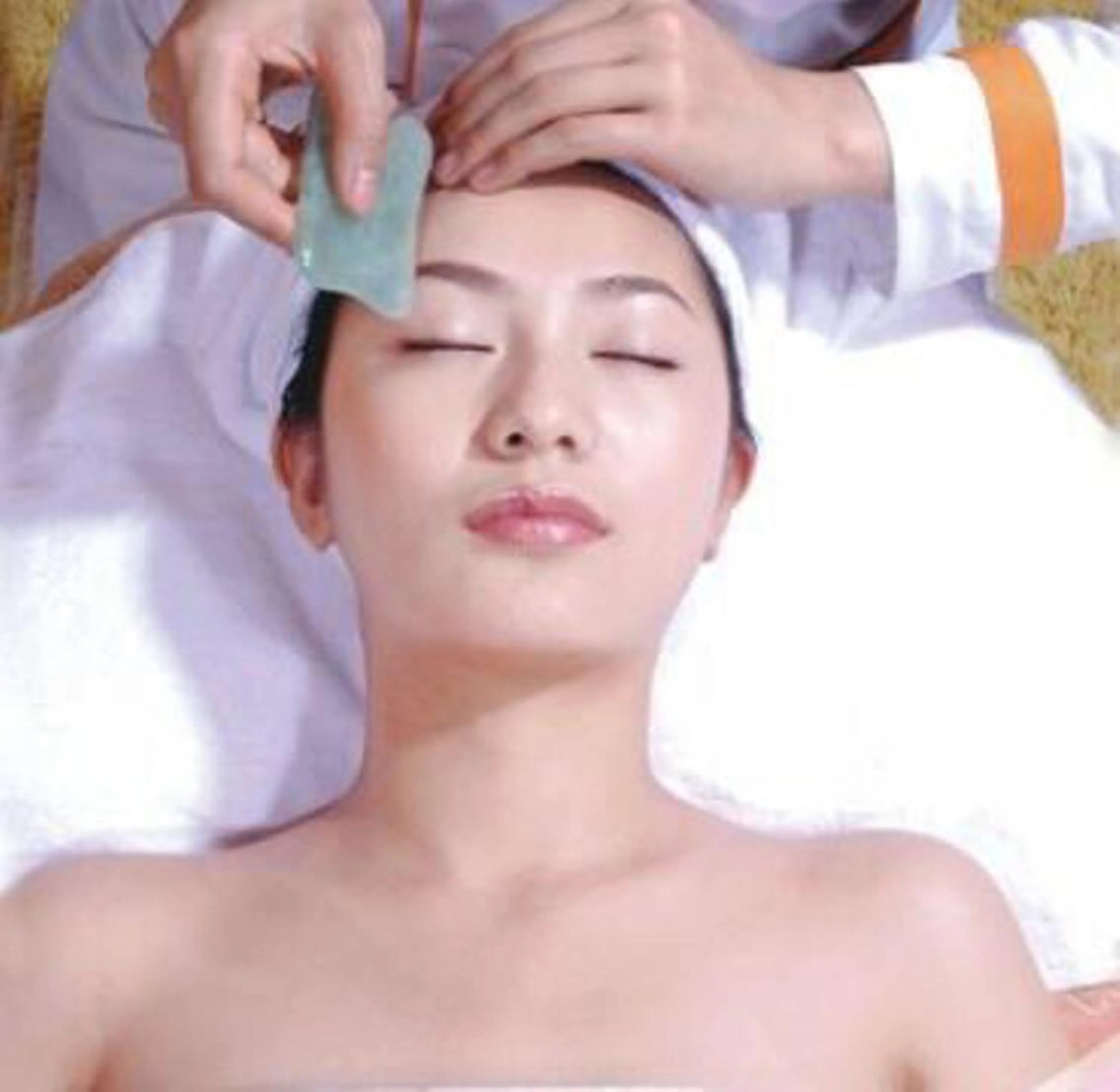 ✨たるみ&むくみスッキリ✨小顔かっさ+小顔コルギ+デコルテ付50分の写真