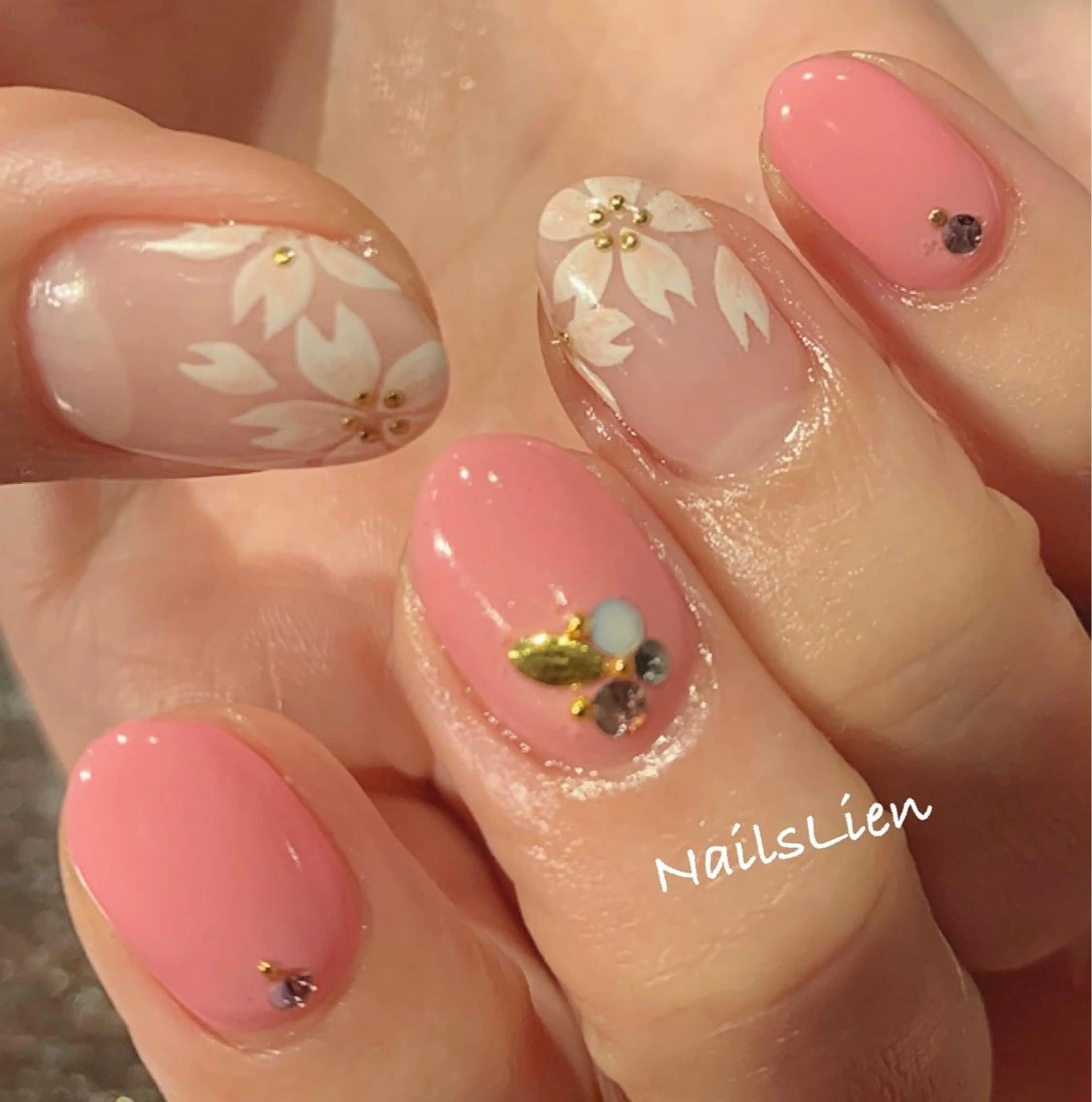 ネイル 桜ネイル フラワーネイル フレンチネイル ピンク 春ネイル 凛 リンのネイルデザイン