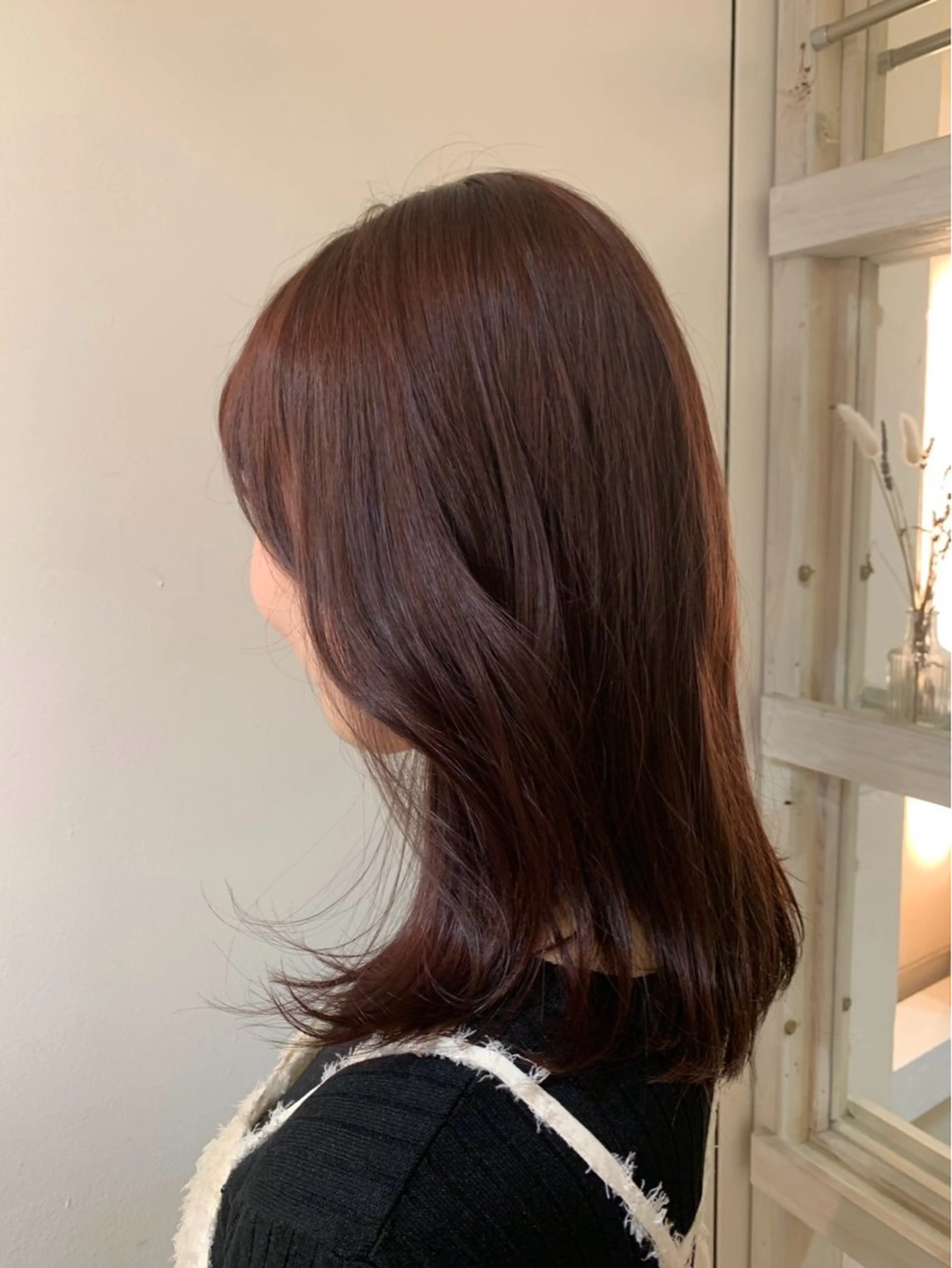 セミロング タツキ／レイヤー／ パーマ／艶カラーのヘアスタイル