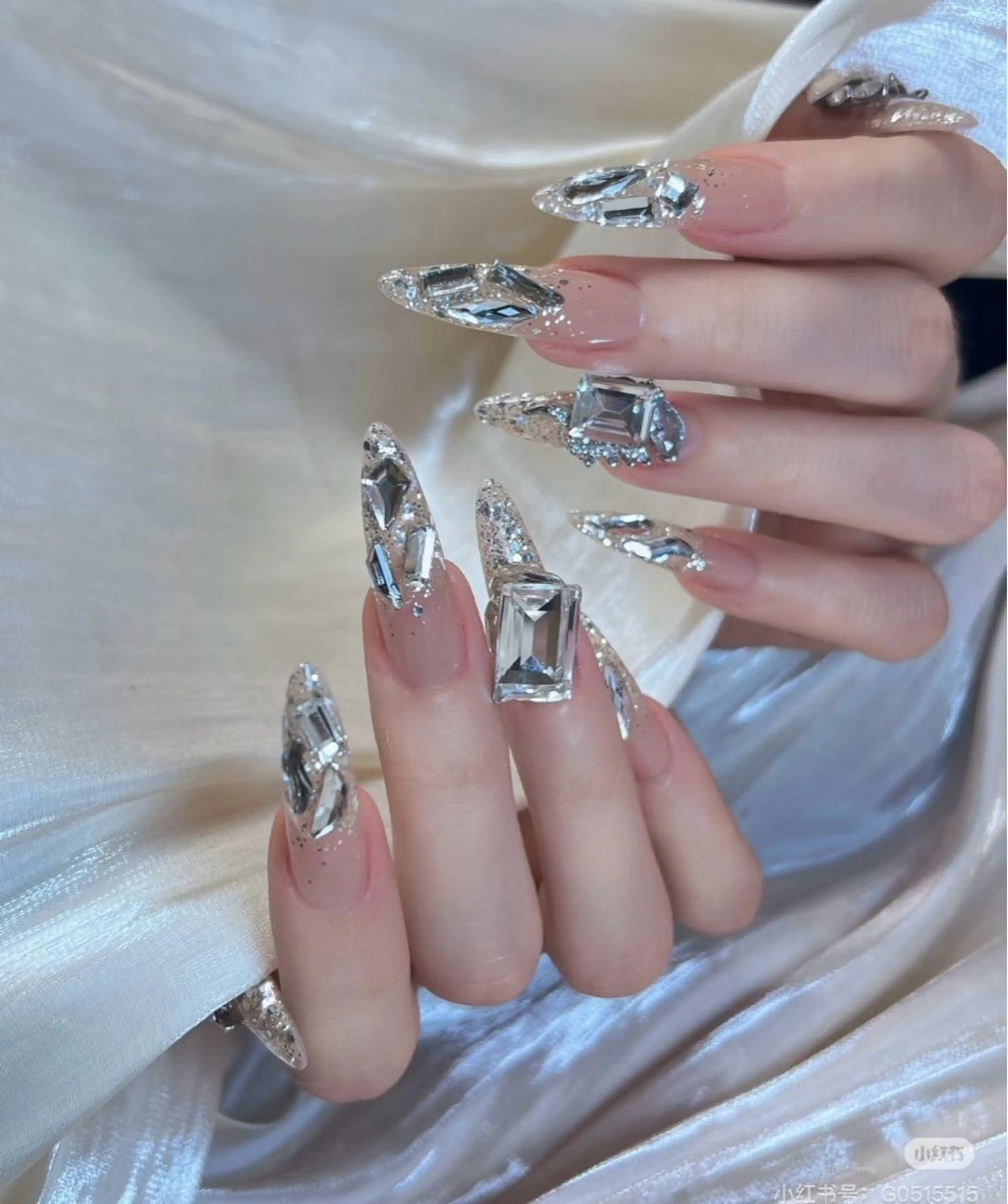 長さだデザインやり放題&パーツ無制限つけ放題　ご新規の方自爪ジェルオフと1ヶ月内再来店オフ無料の写真