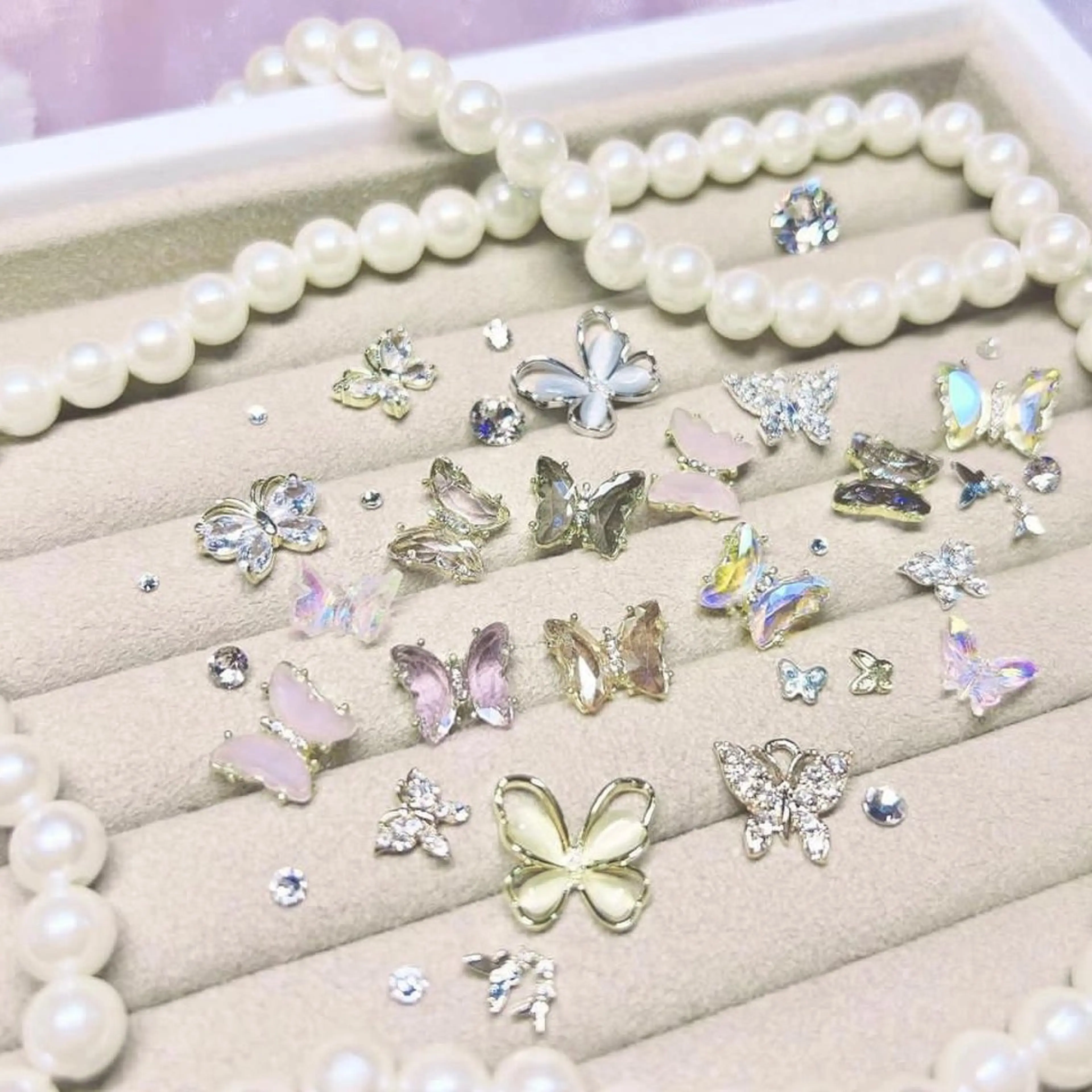 ネイル オーロラネイル 成人式 フットネイル 韓国ネイル ロングネイル ハンドネイル Yudia🦋 azuのネイルデザイン