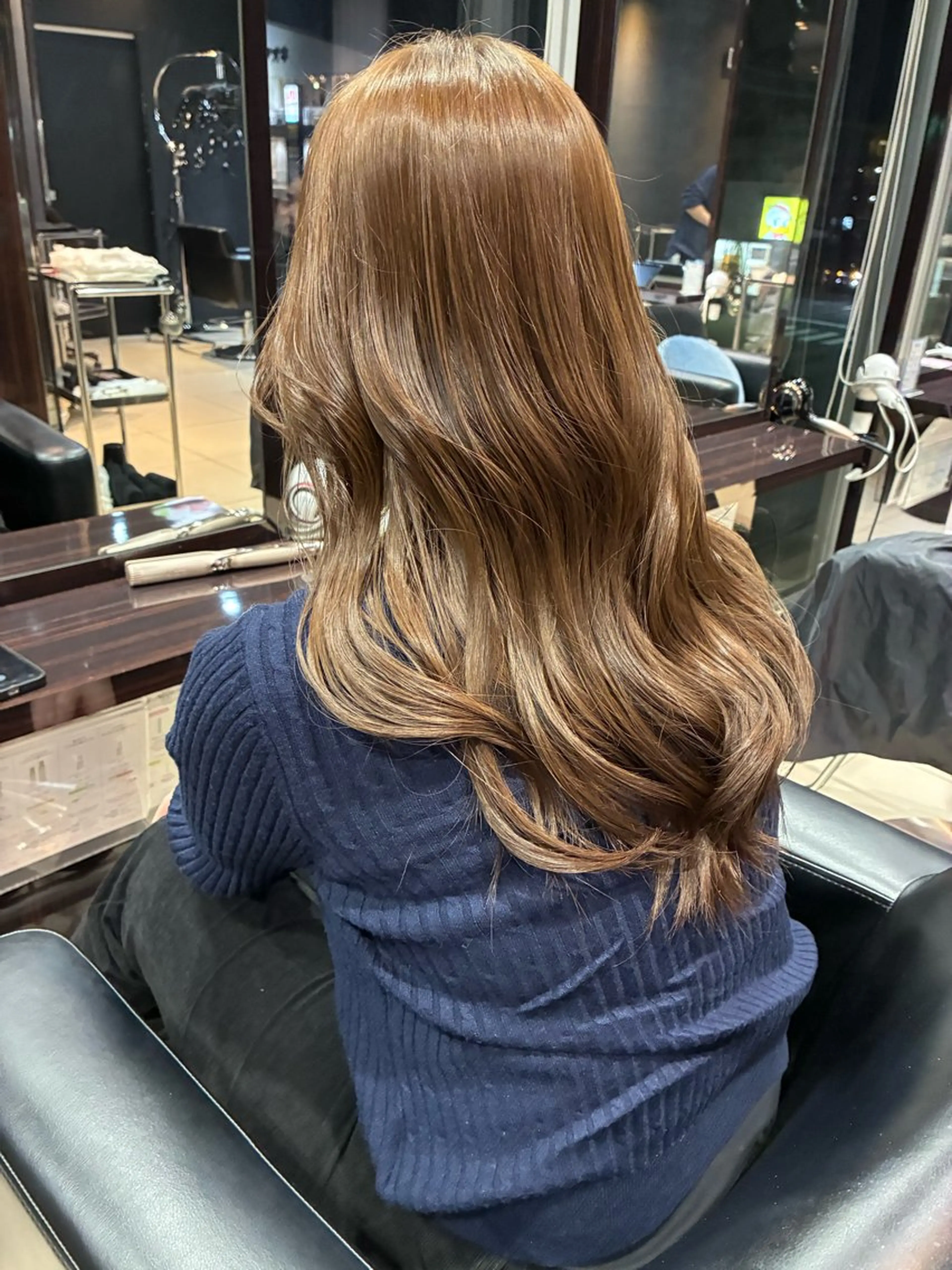 セミロング 鷹尾 汐音のヘアスタイル