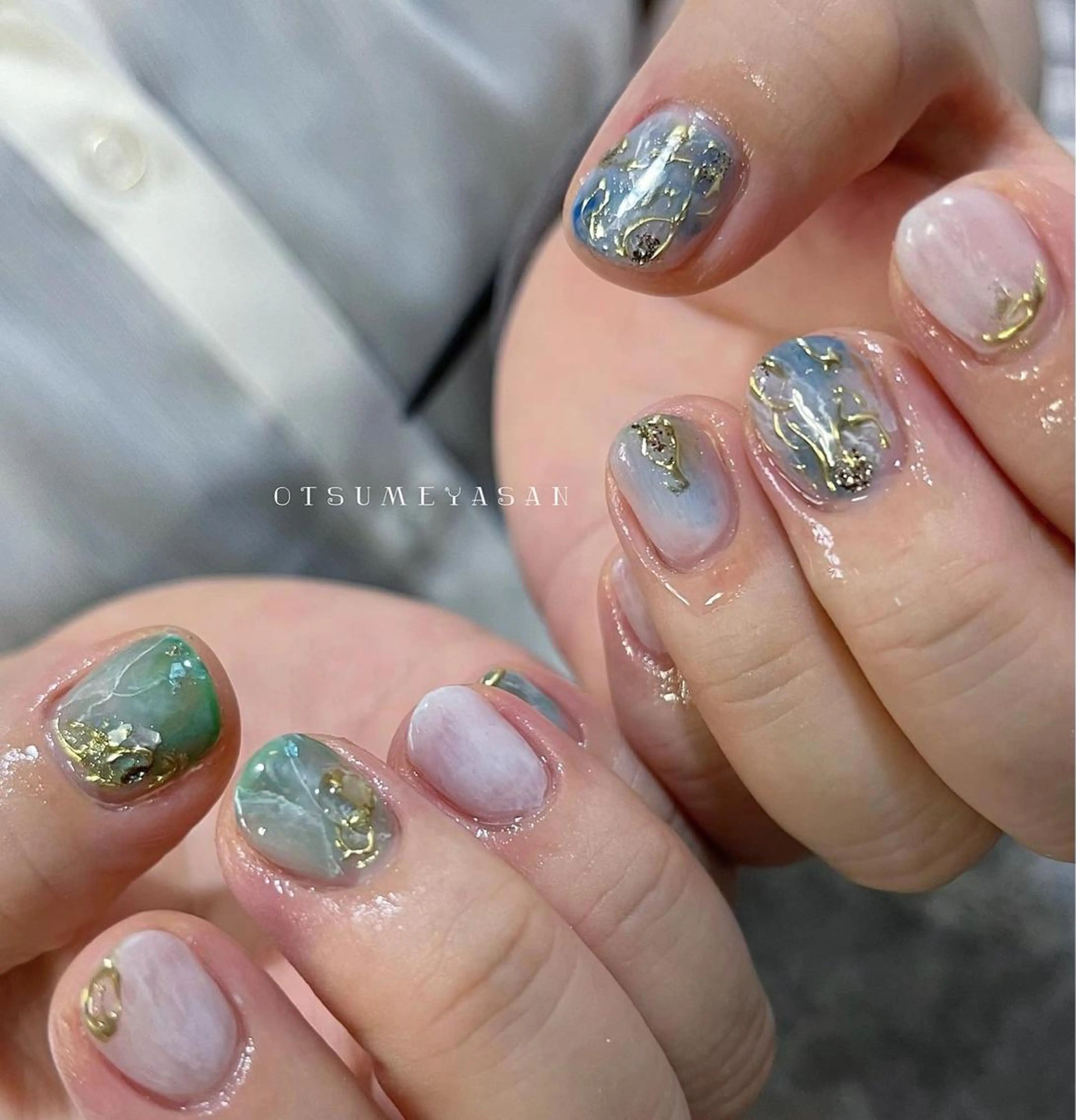 ネイル オーロラネイル ブルー フットネイル ゴールド 韓国ネイル otsumeyasan所属・わたなべ ちかのネイルデザイン