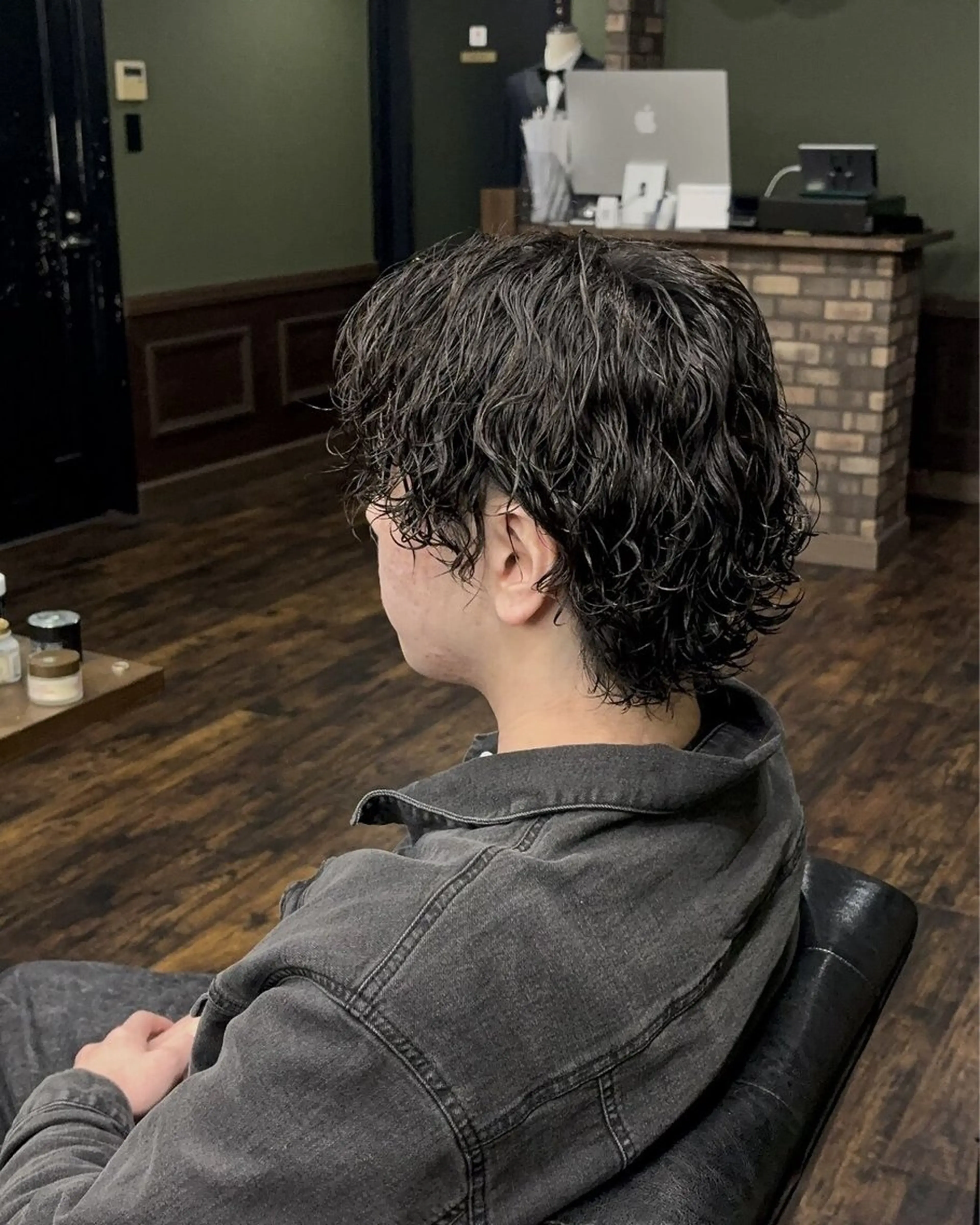 ミディアム パーマ メンズ カット 三谷 仁のヘアスタイル