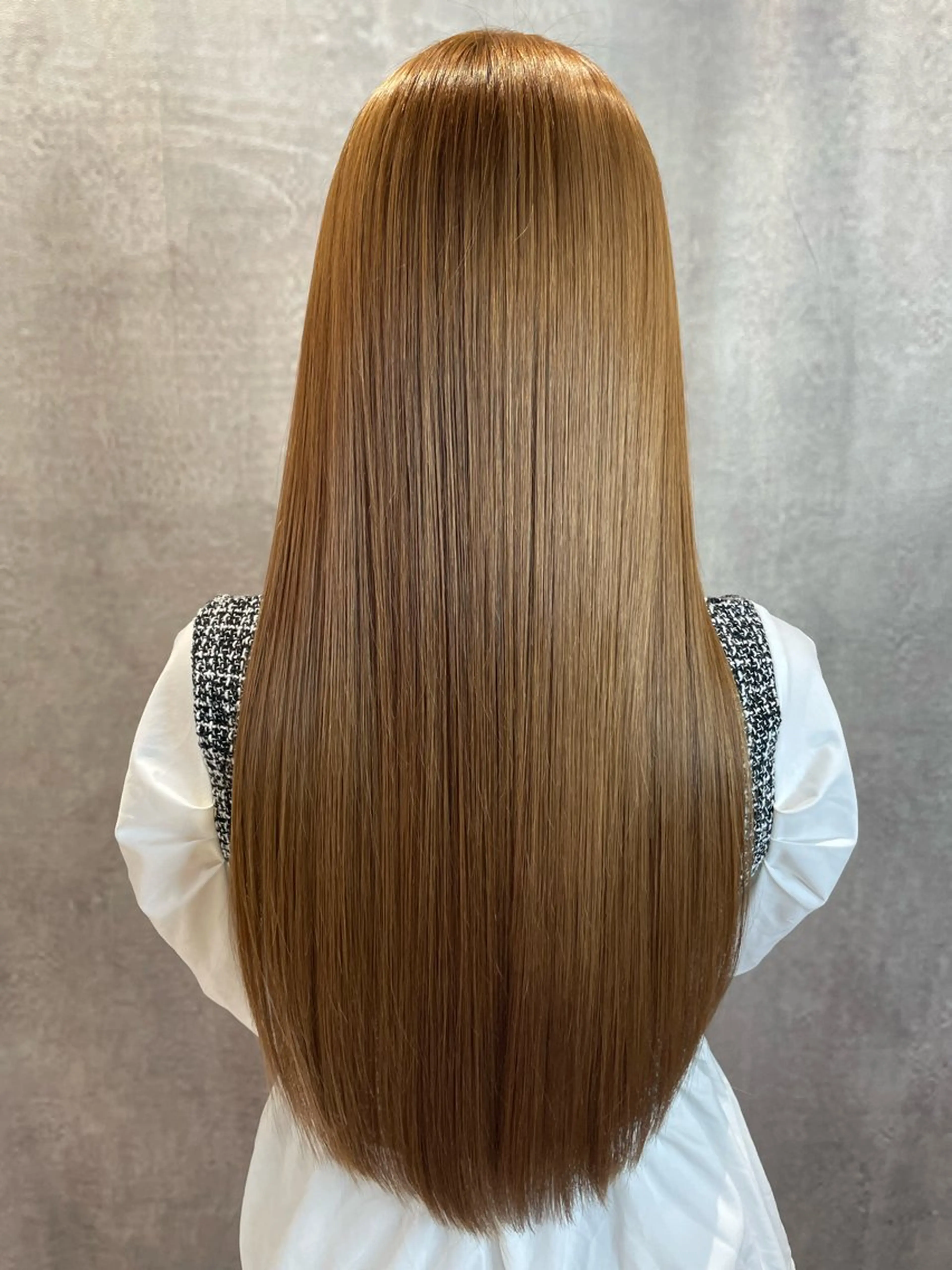 ロング カラー アッシュ ベージュカラー ハイトーンカラー 齋藤 拓郎のヘアスタイル