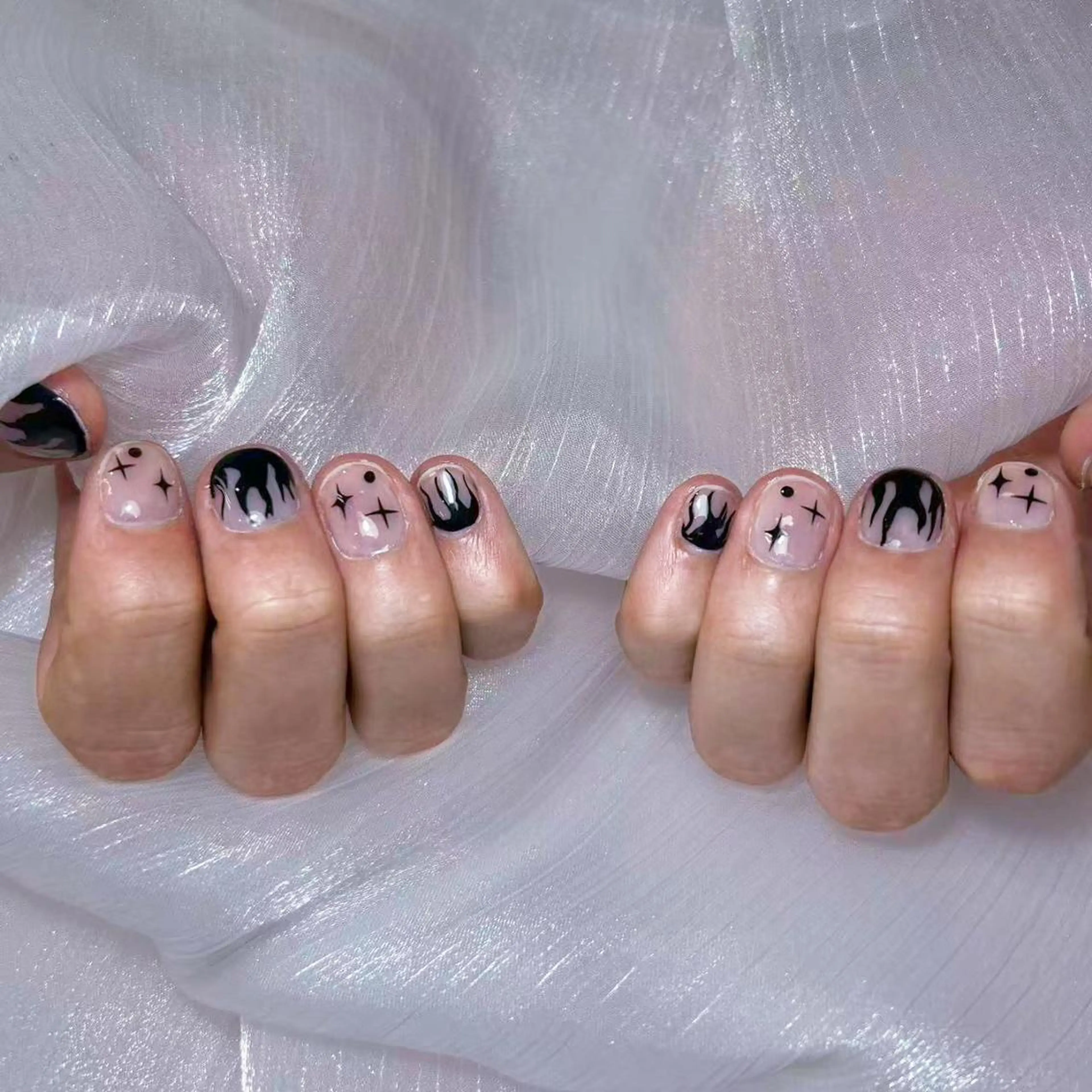 ネイル アートネイル オーロラネイル ガーリー キラキラネイル マグネットネイル ハンドネイル ハンドケア Diamond ✨のネイルデザイン