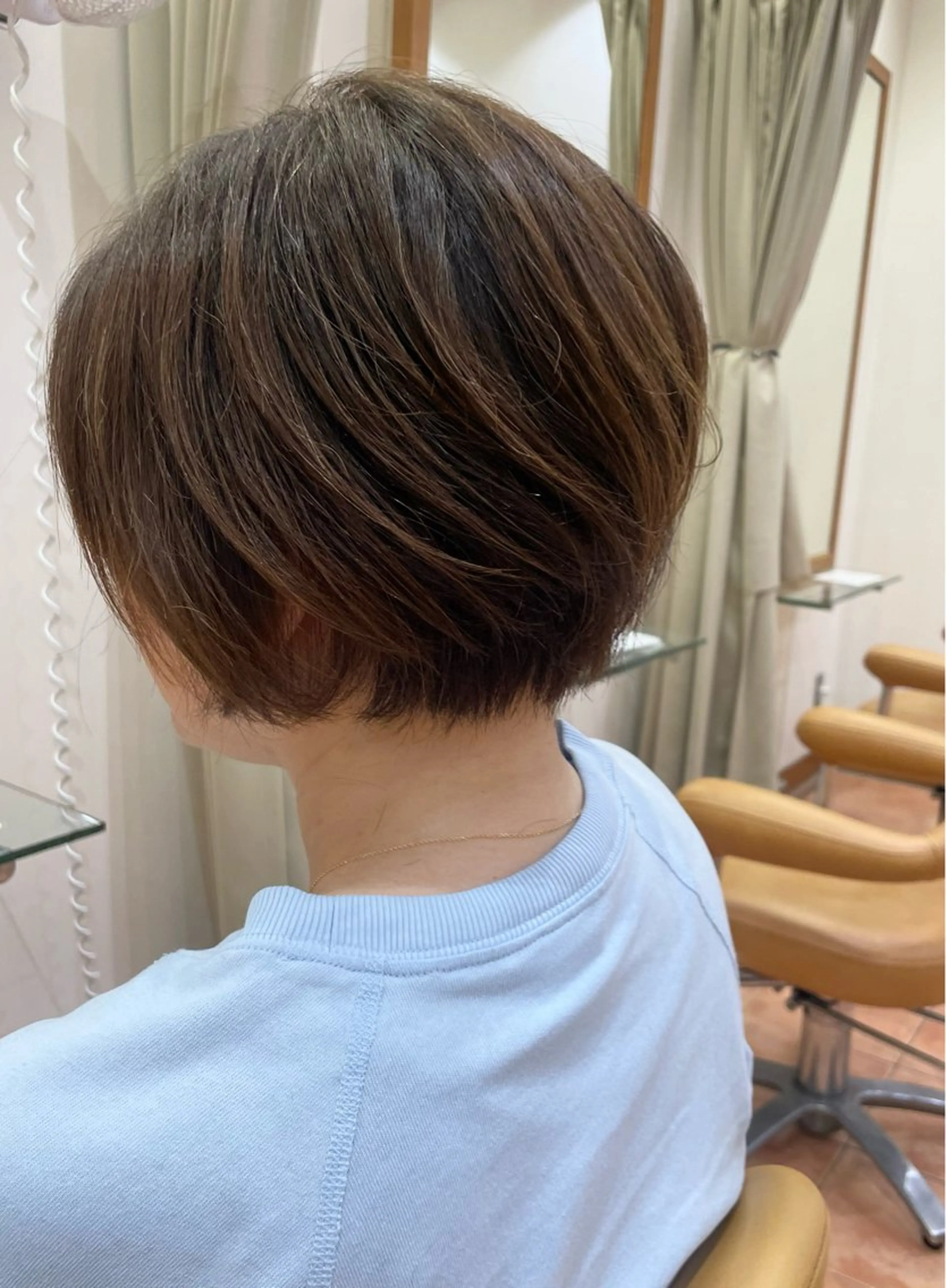 ショート カラー 佐藤 綾のヘアスタイル