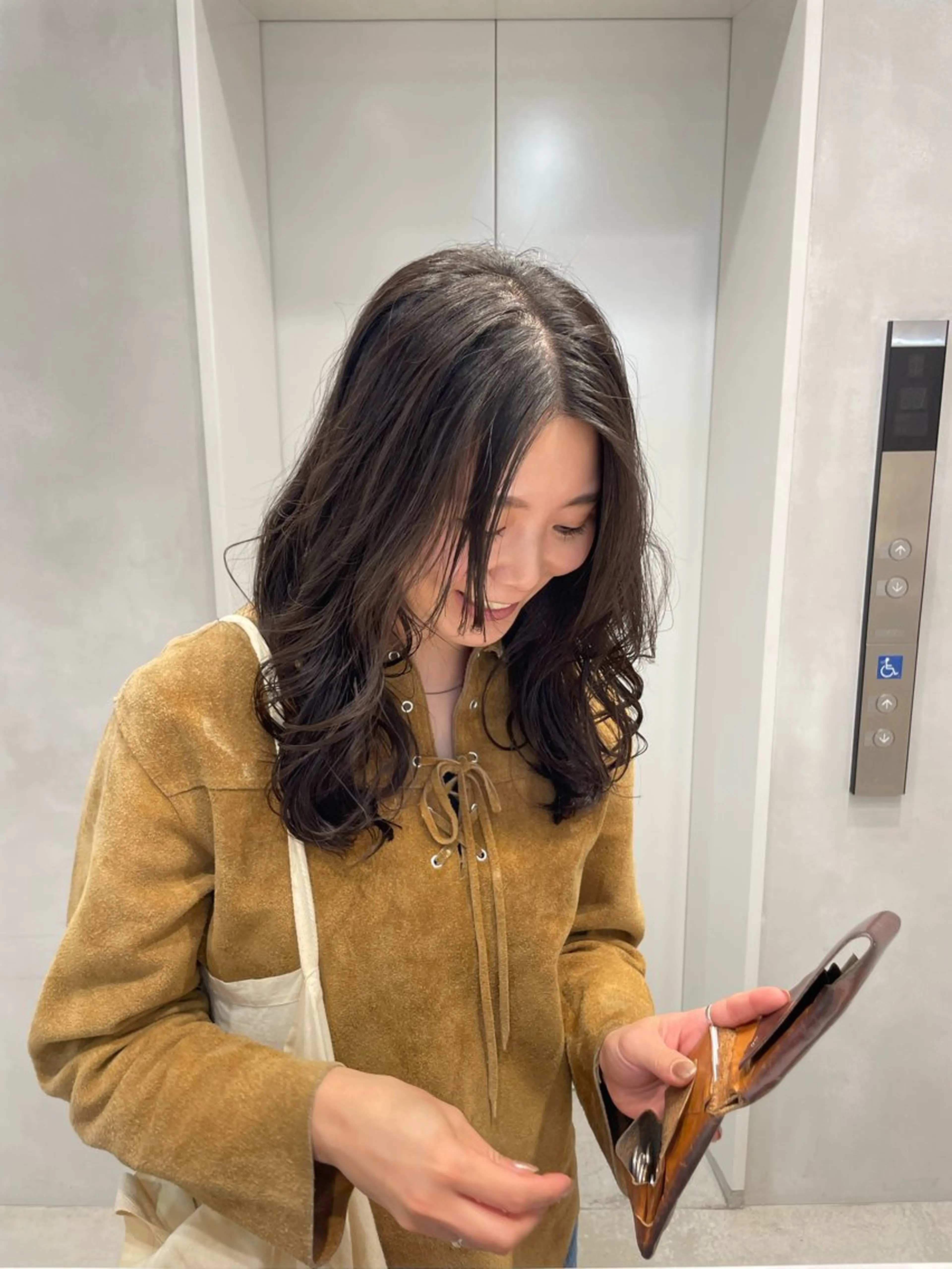 ロング パーマ FILMS 綾菜のヘアスタイル