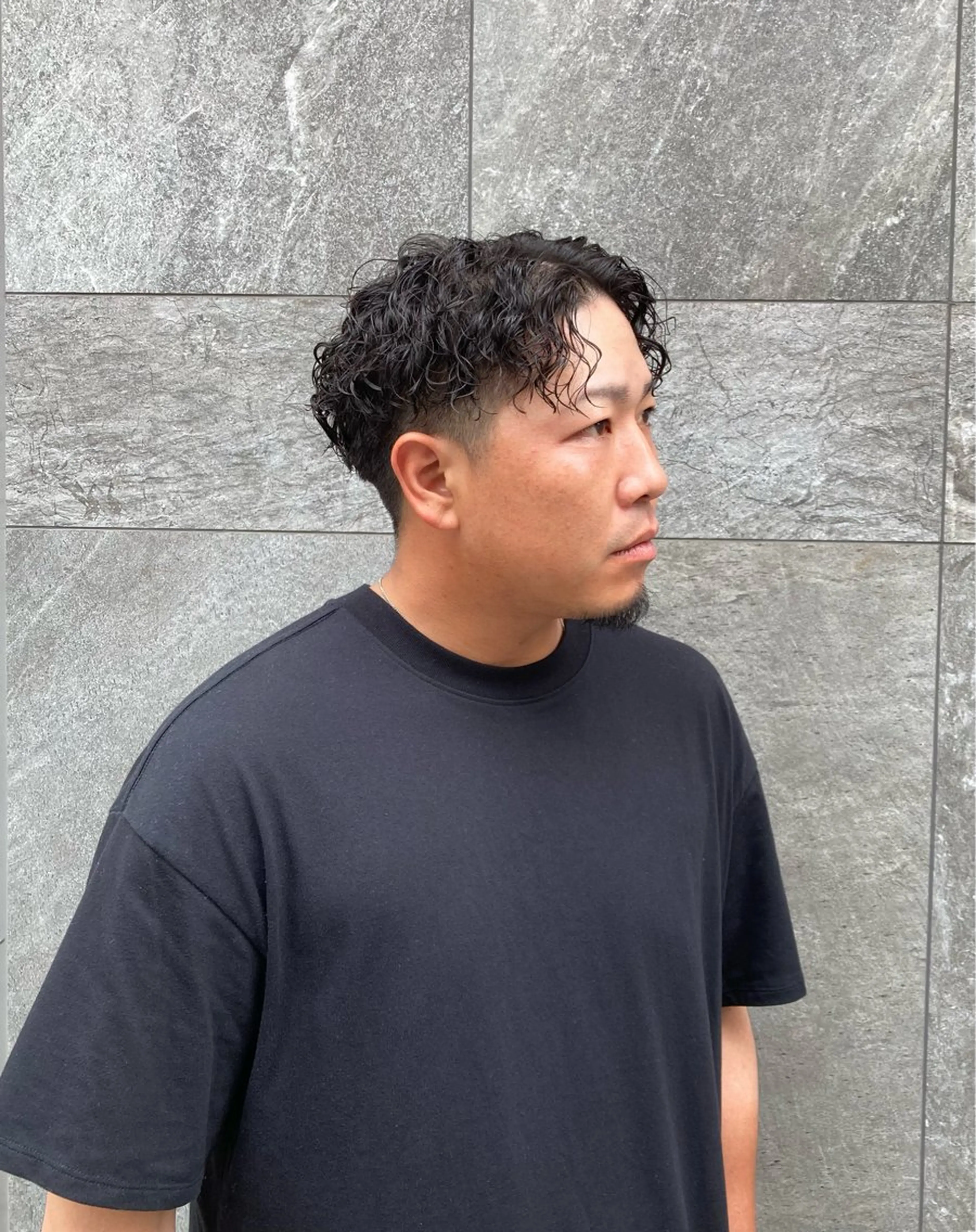 ショート パーマ メンズ センターパート メンズパーマ 波巻きパーマ スキンフェード/パー マ/須田陸斗のヘアスタイル