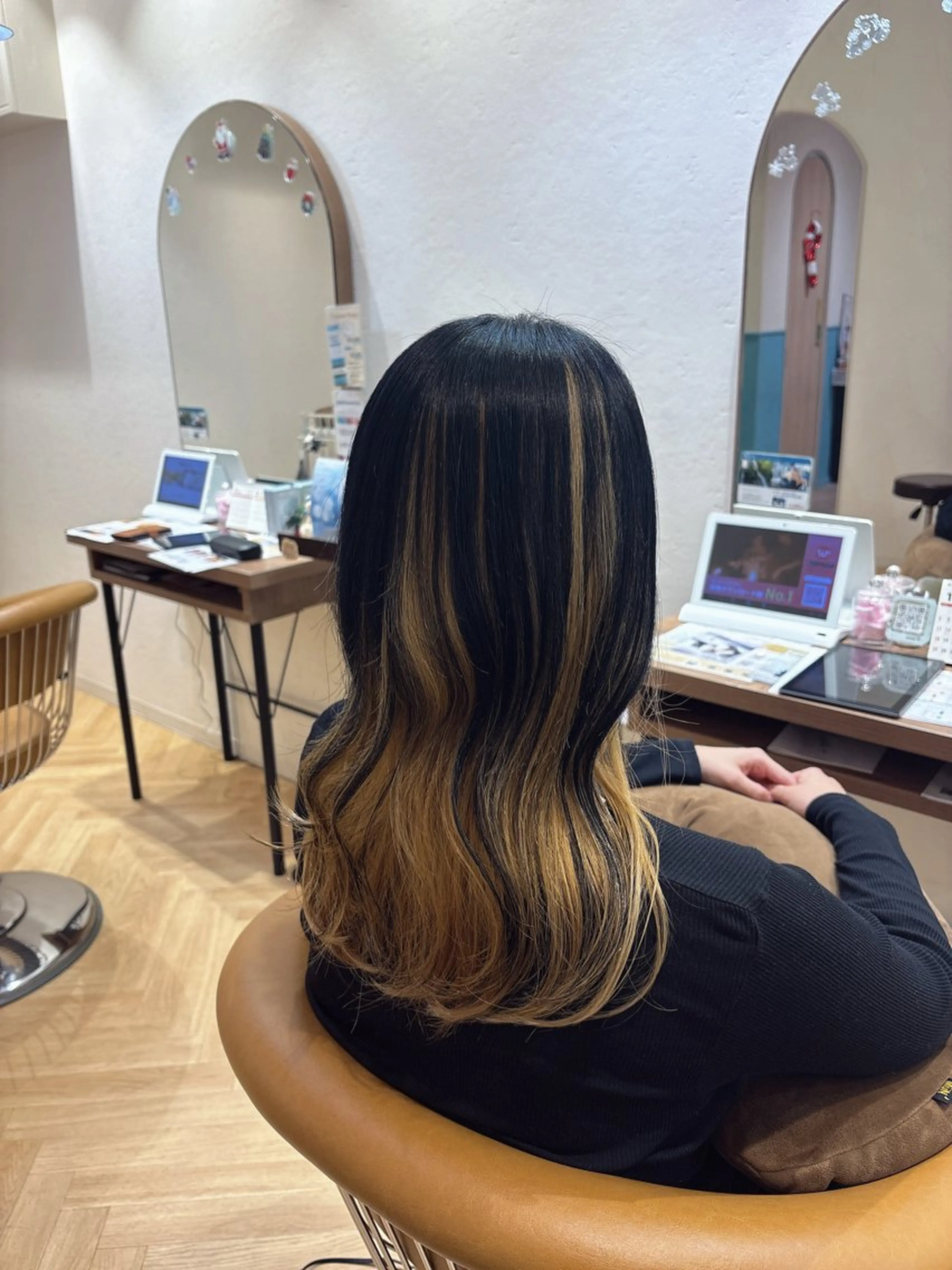 ロング カラー ハイトーンカラー ヘアカラー 河野 穂香のヘアスタイル