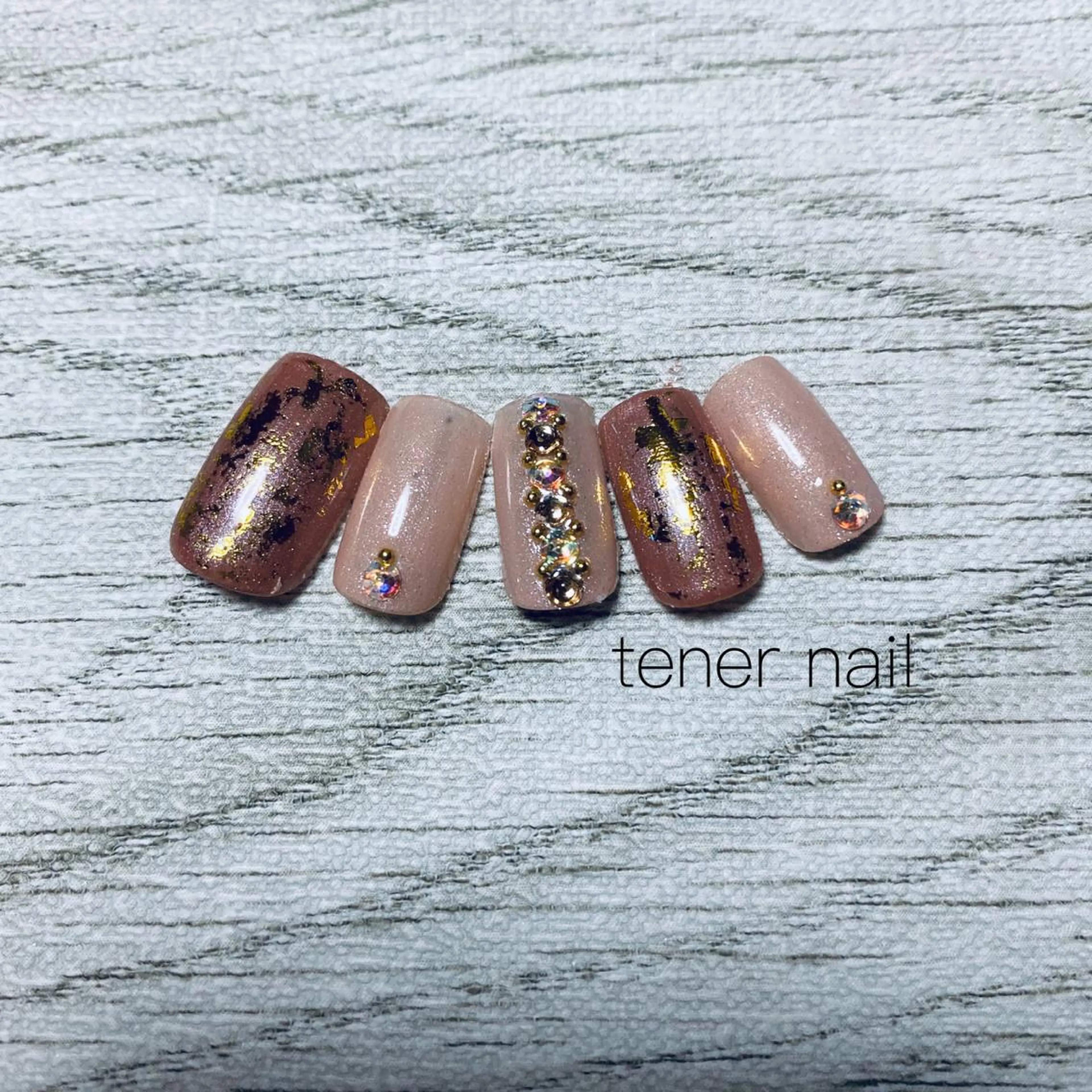 ネイル アートネイル ゴールド tener  nail  テネルネイル所属・テネルネイル tener nailのネイルデザイン