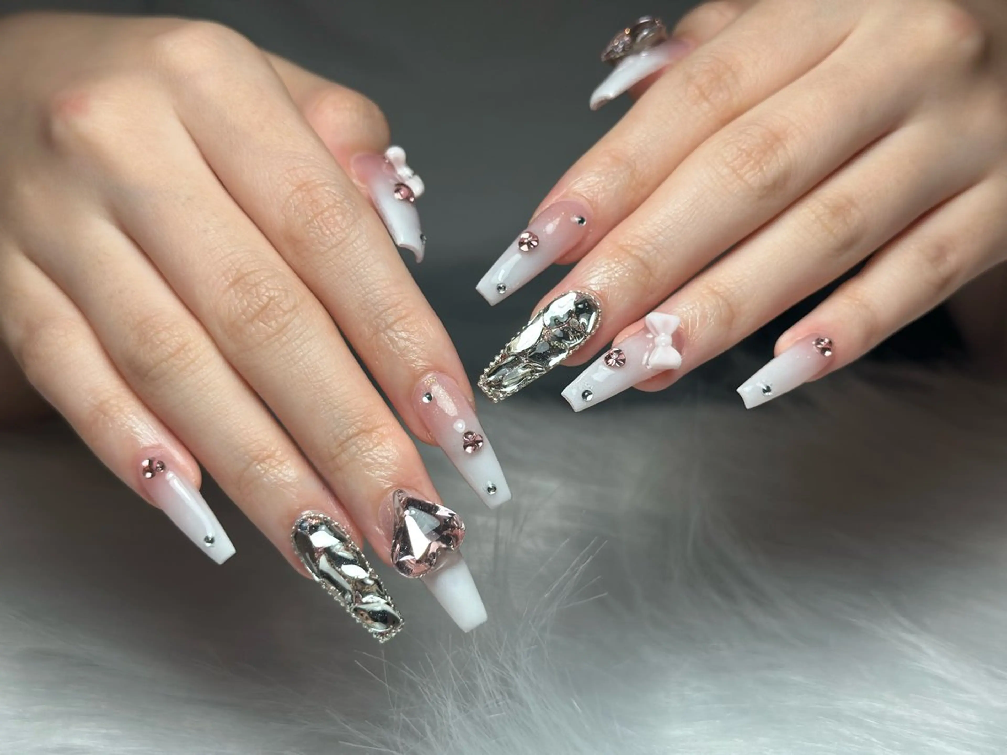 ネイル フレンチネイル グラデーション 韓国ネイル マグネットネイル シンプルネイル ハンドネイル CoMo Nail Studio所属・CoMo Nailのネイルデザイン