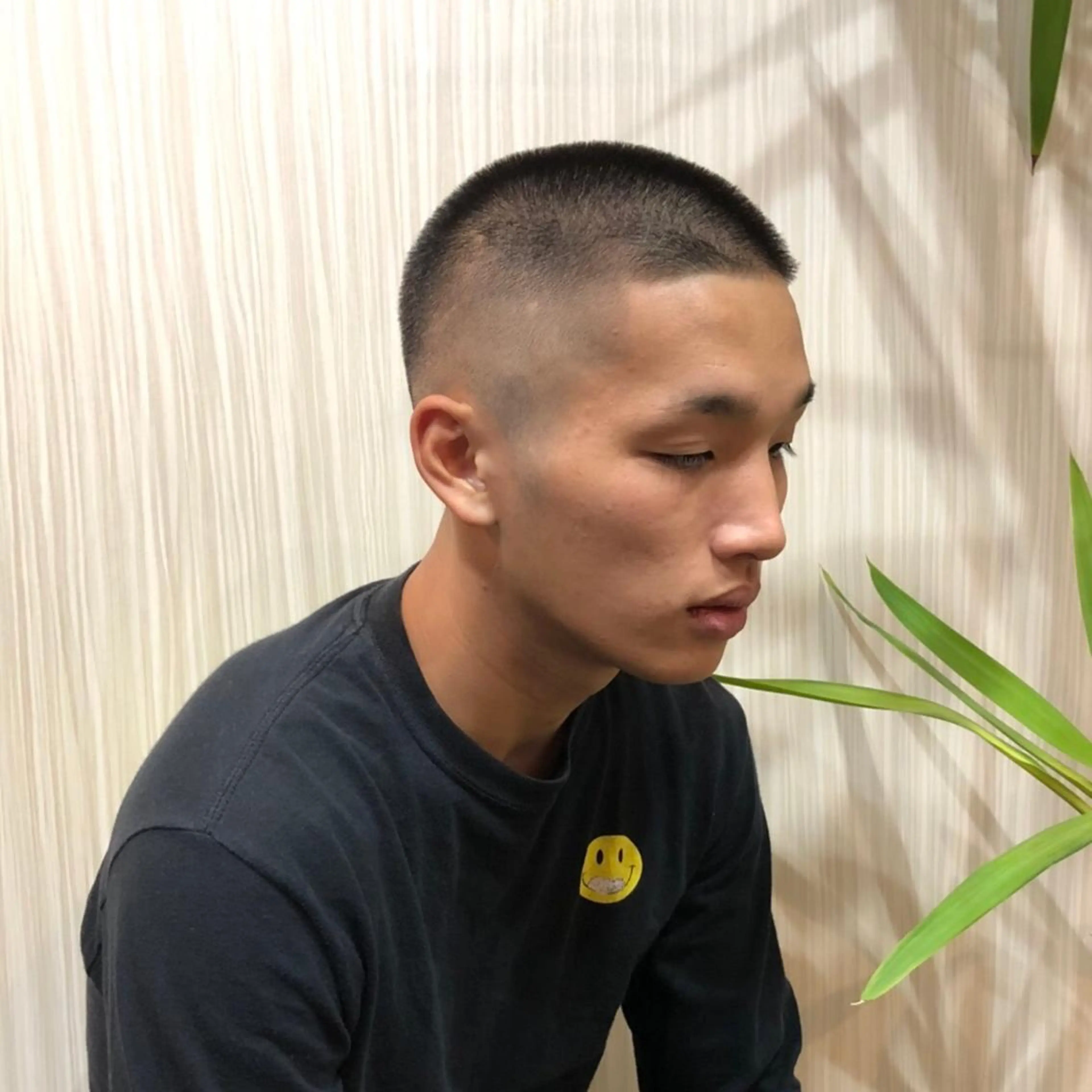 ショート メンズ ボウズ フェードカット スキンフェード 小野 康生のヘアスタイル