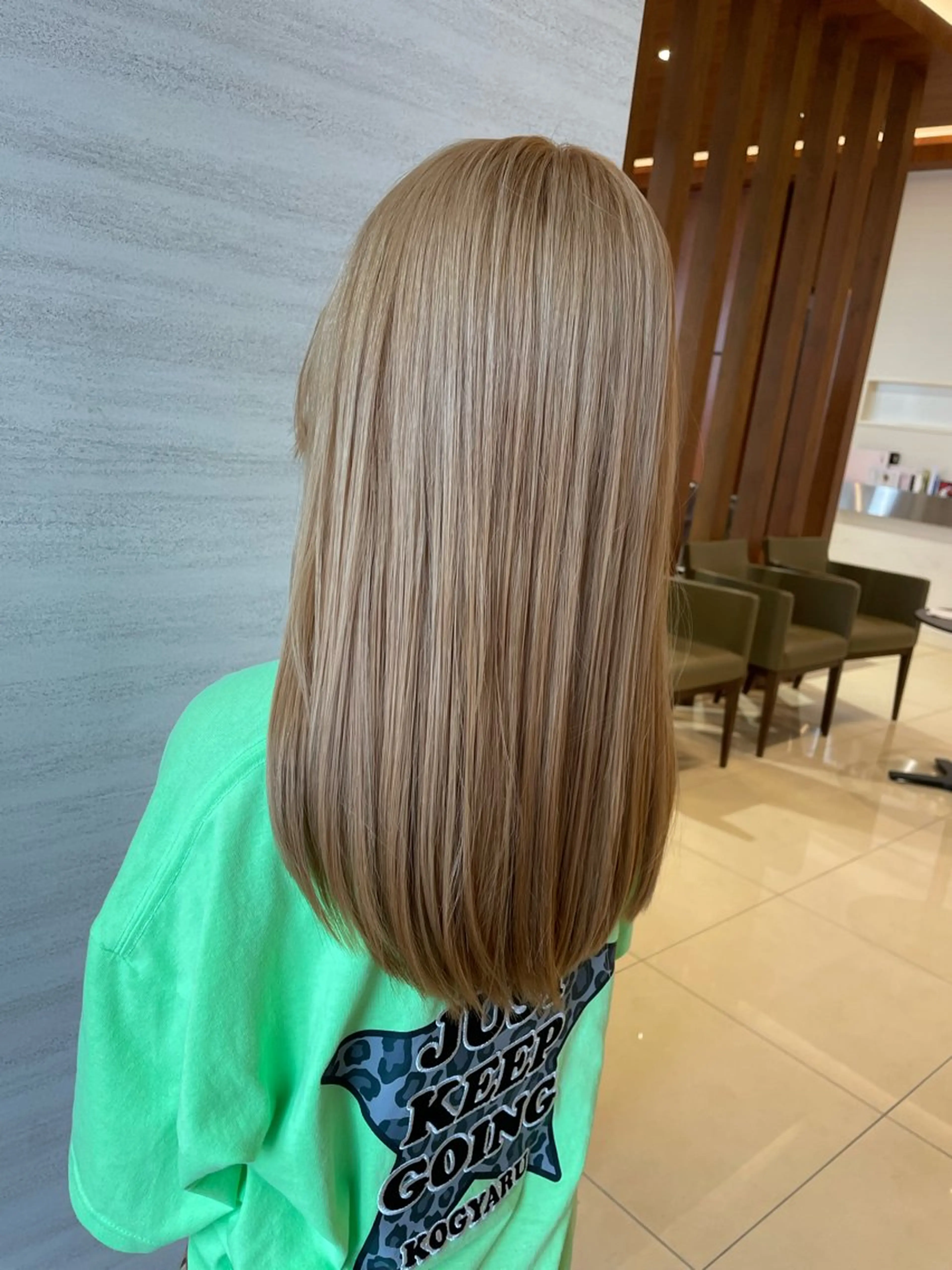 セミロング ヘアカラー 仙石 愛のヘアスタイル