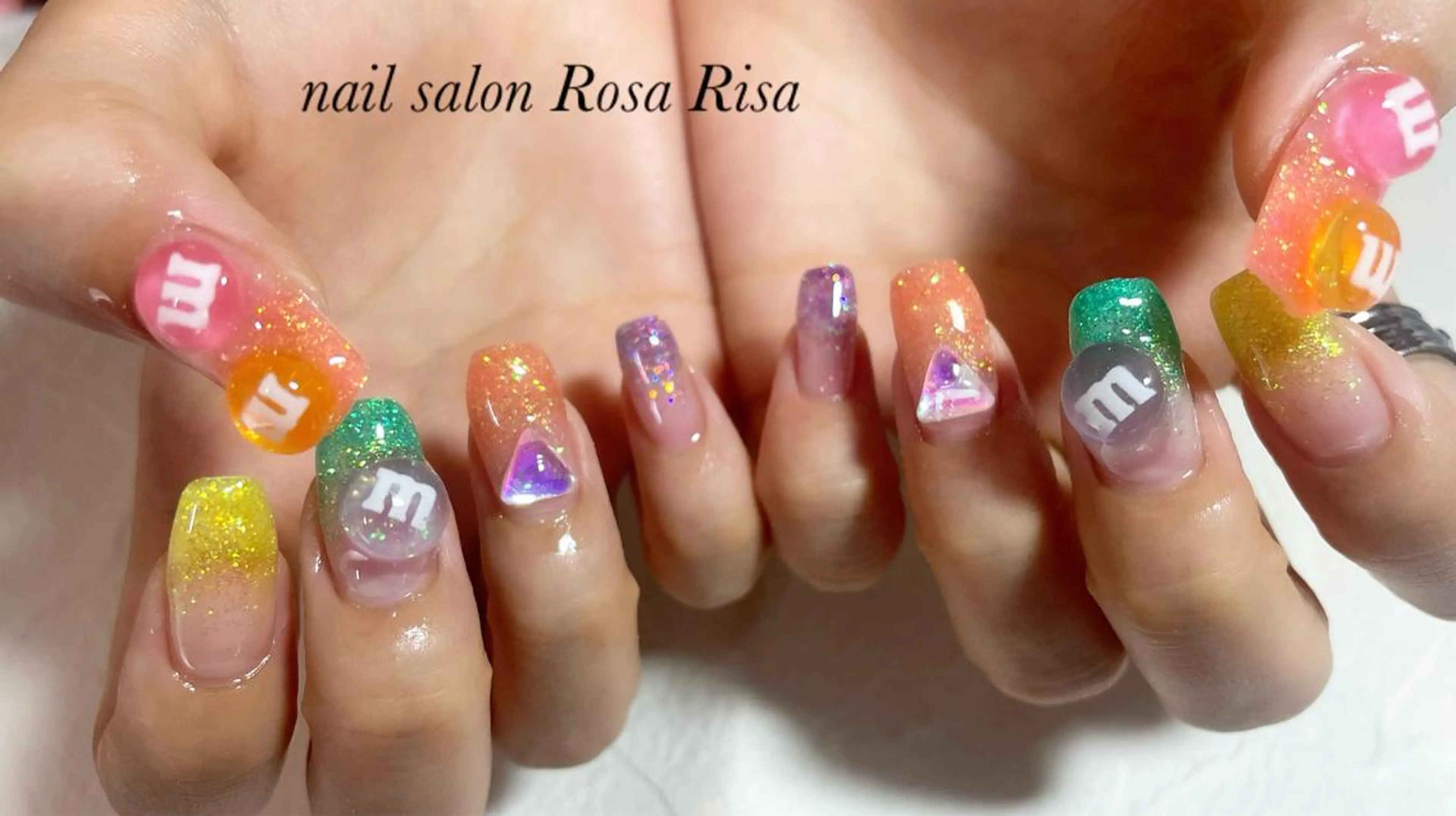 ミディアム ネイル ハンドネイル ネイルスタジオ シェイクユアハンズのネイルデザイン