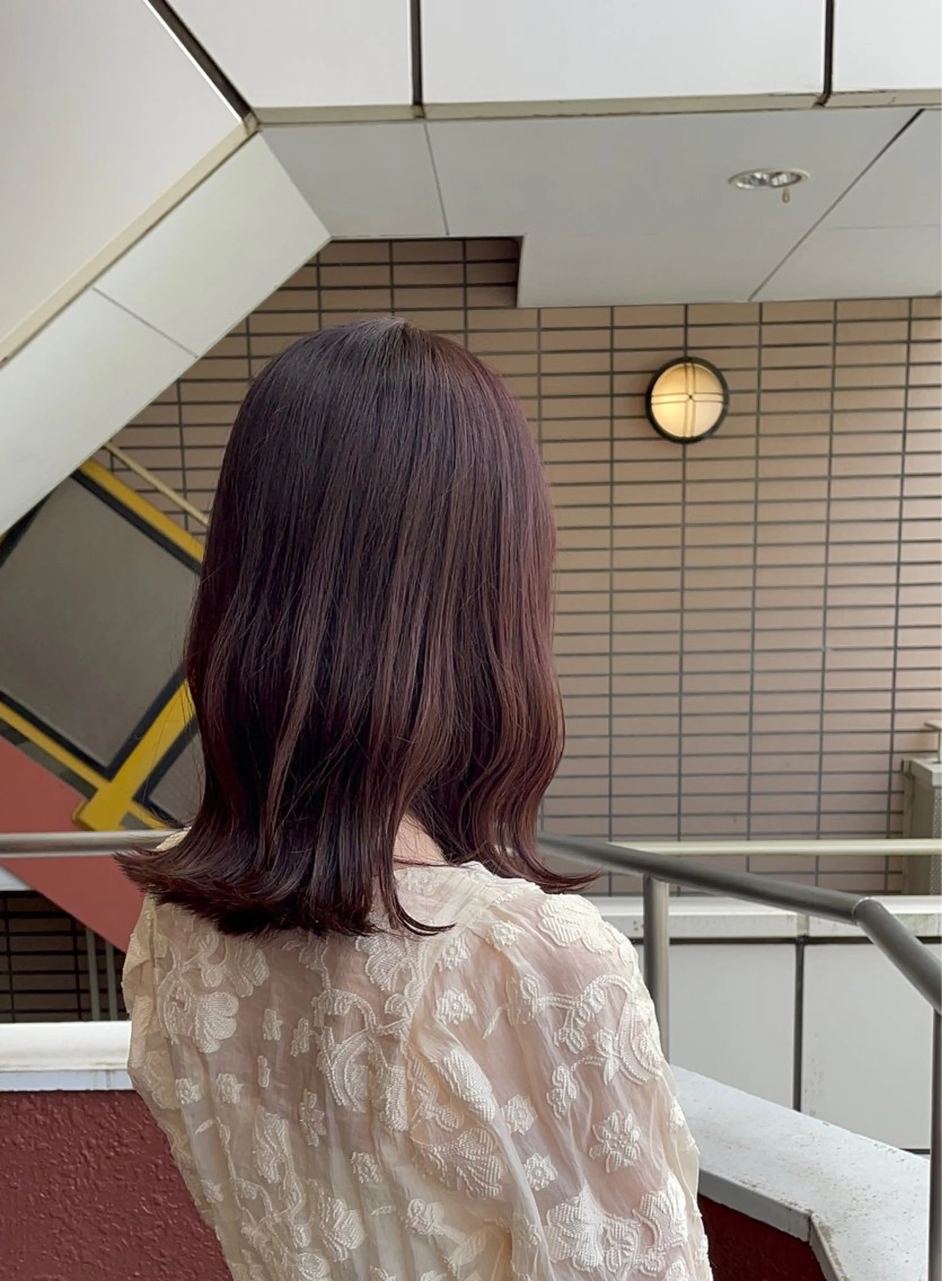 ミディアム カラー ヘアアレンジ ブラウンカラー チョコレートブラウン 外ハネヘア トリートメント カット ヘアカラー トリートメント Joshua / 素髪改善のヘアスタイル