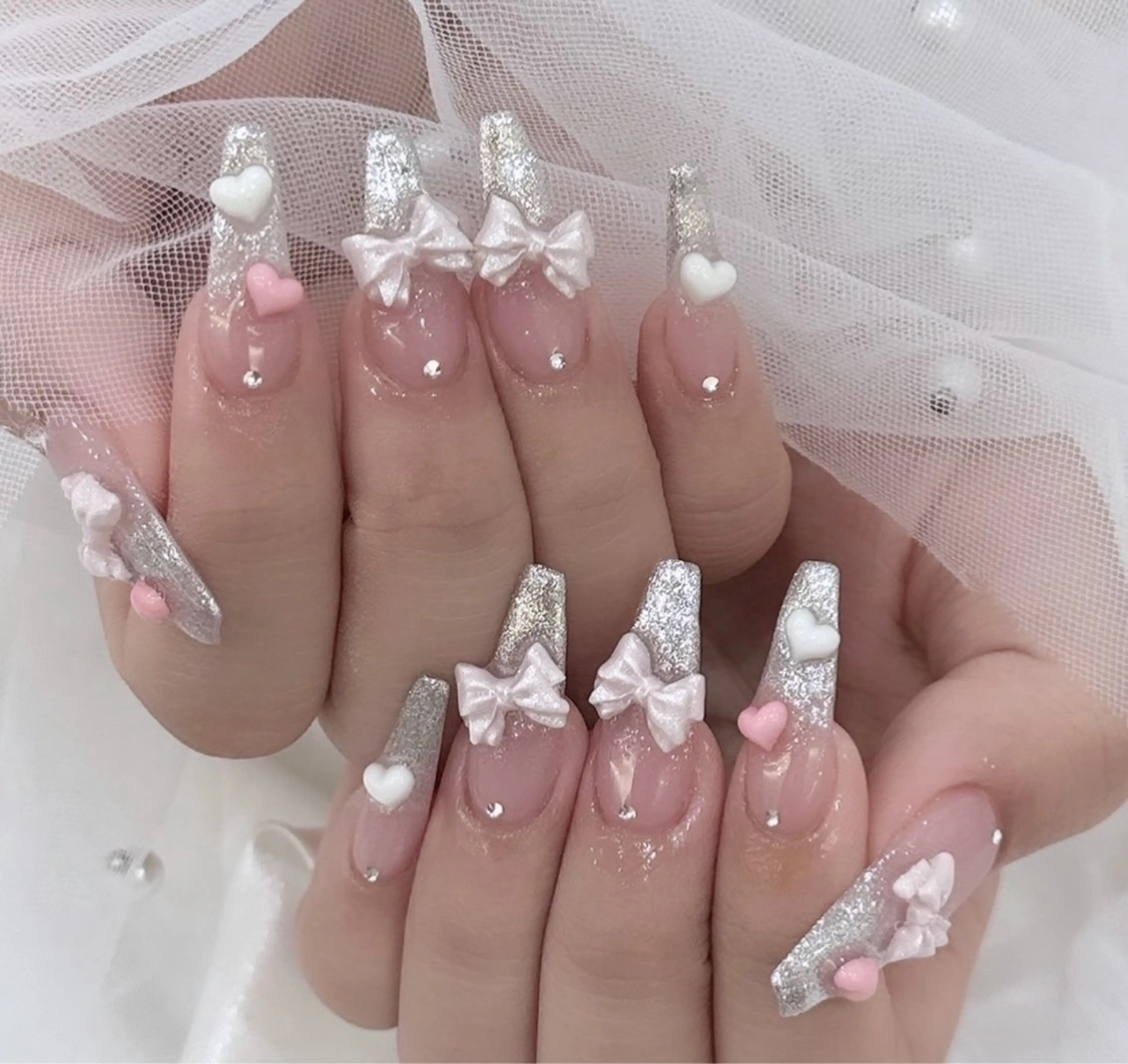 ネイル グラデーション キラキラネイル ワンカラーネイル 冬ネイル Jenn Nail Salonのネイルデザイン