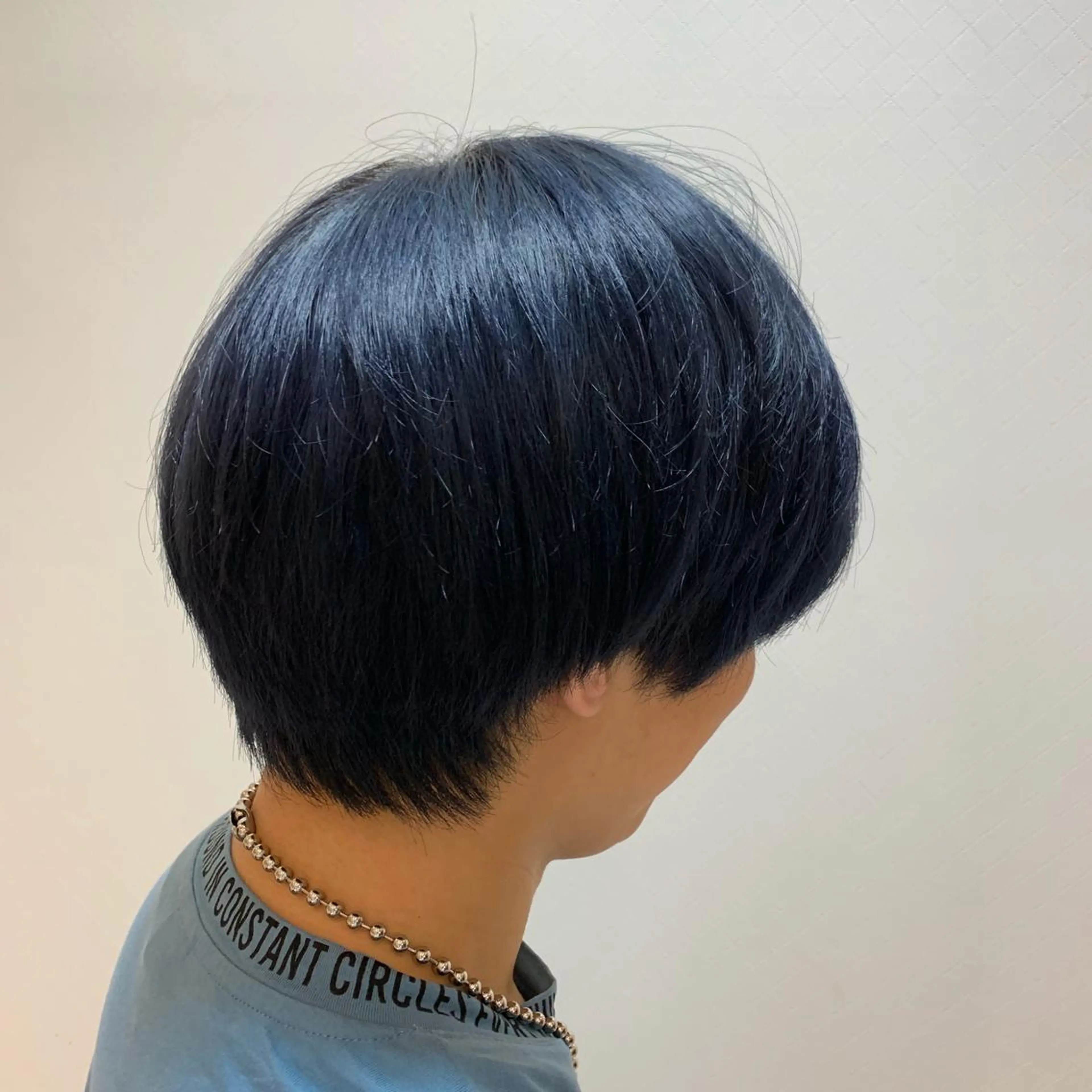 ショート カラー メンズ メンズブリーチ ブリーチ ブルーカラー ダブルカラー 毛流れが作れる 縮毛矯正/渡部純生のヘアスタイル