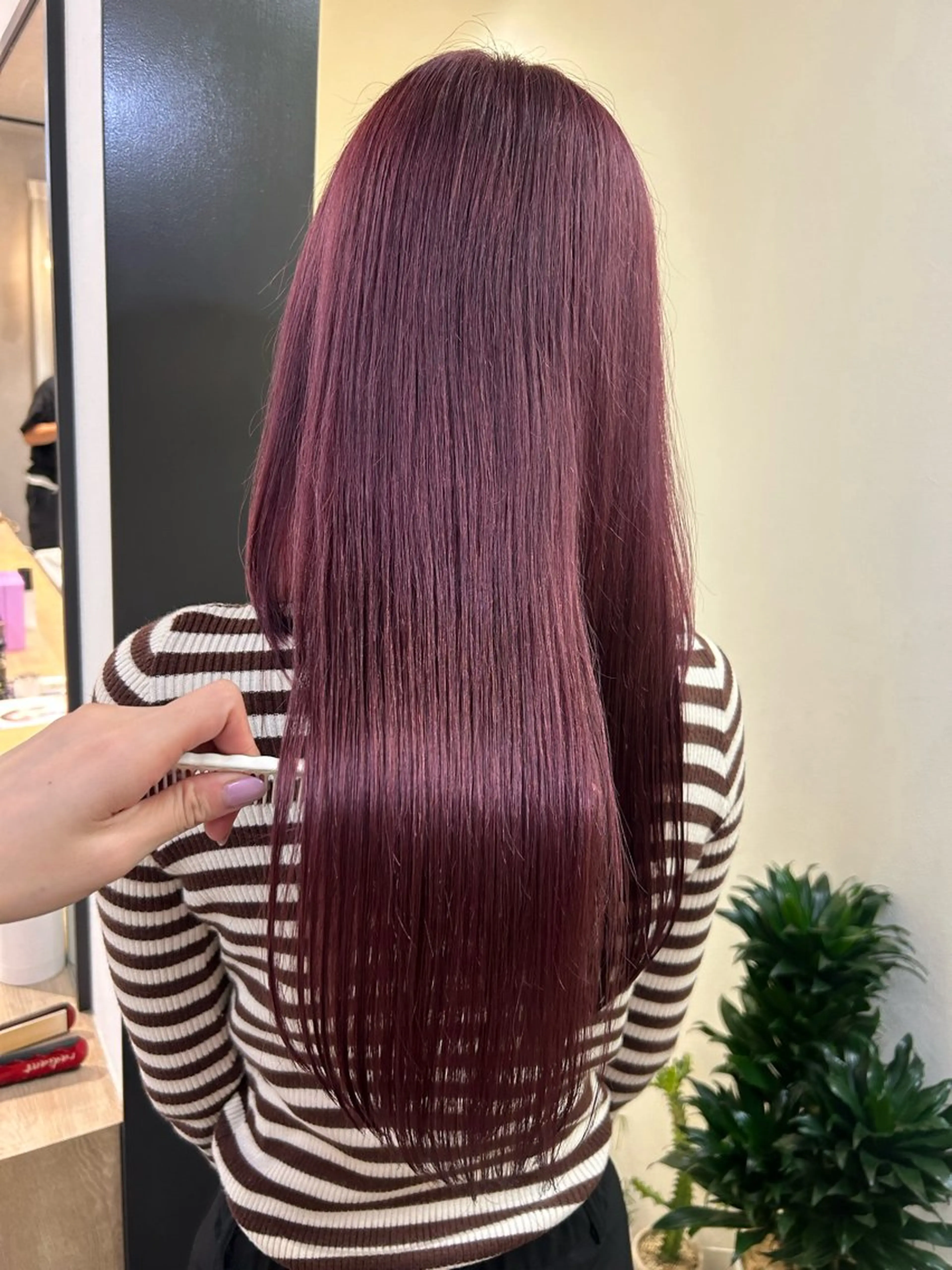 ロング カラー ブリーチ ボルドーカラー hub hair レイヤー/透明感のヘアスタイル