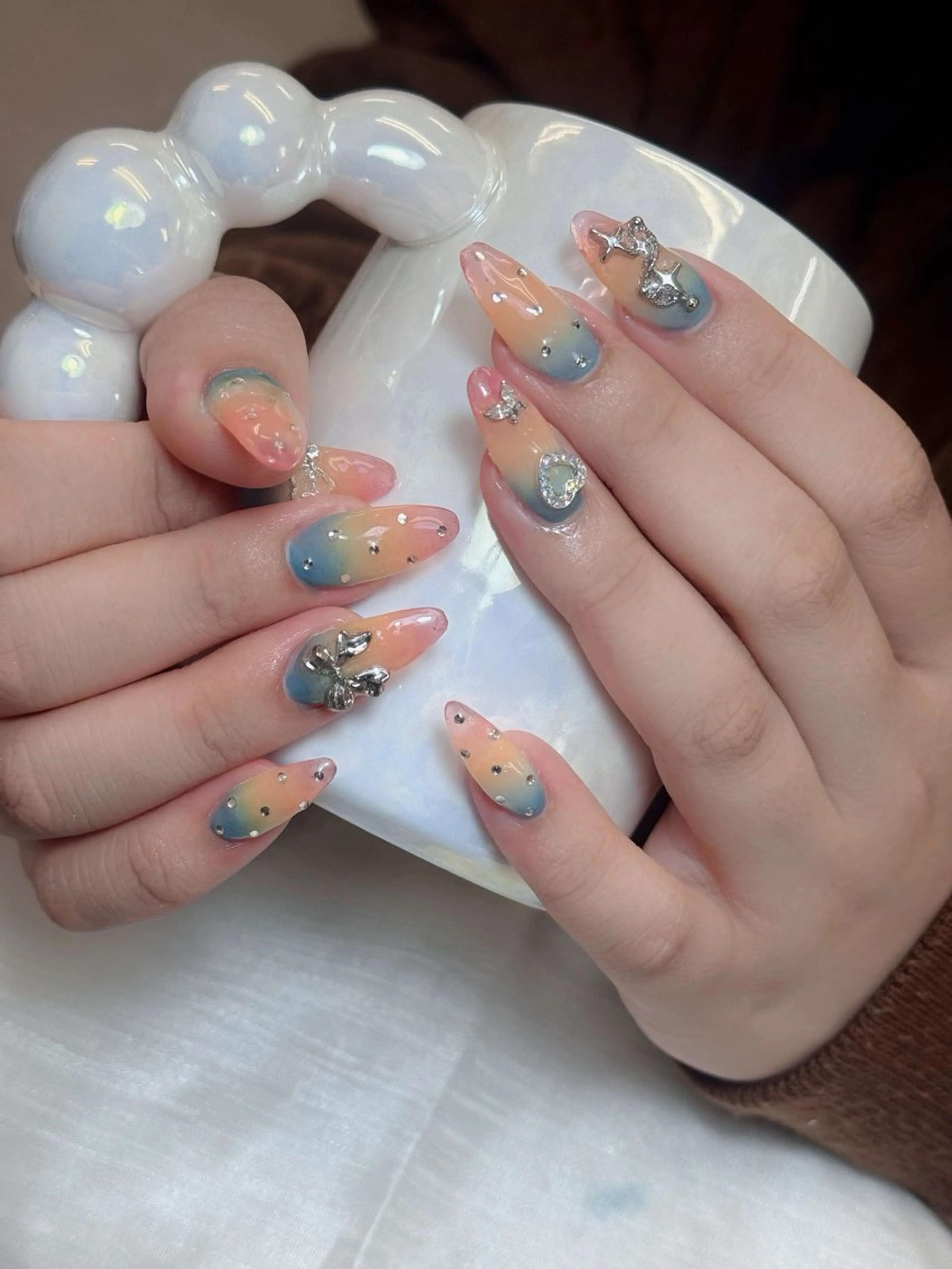 ネイル オーロラネイル チークネイル 長さ出し フットネイル フレンチネイル Anh 歌舞伎町のネイルデザイン