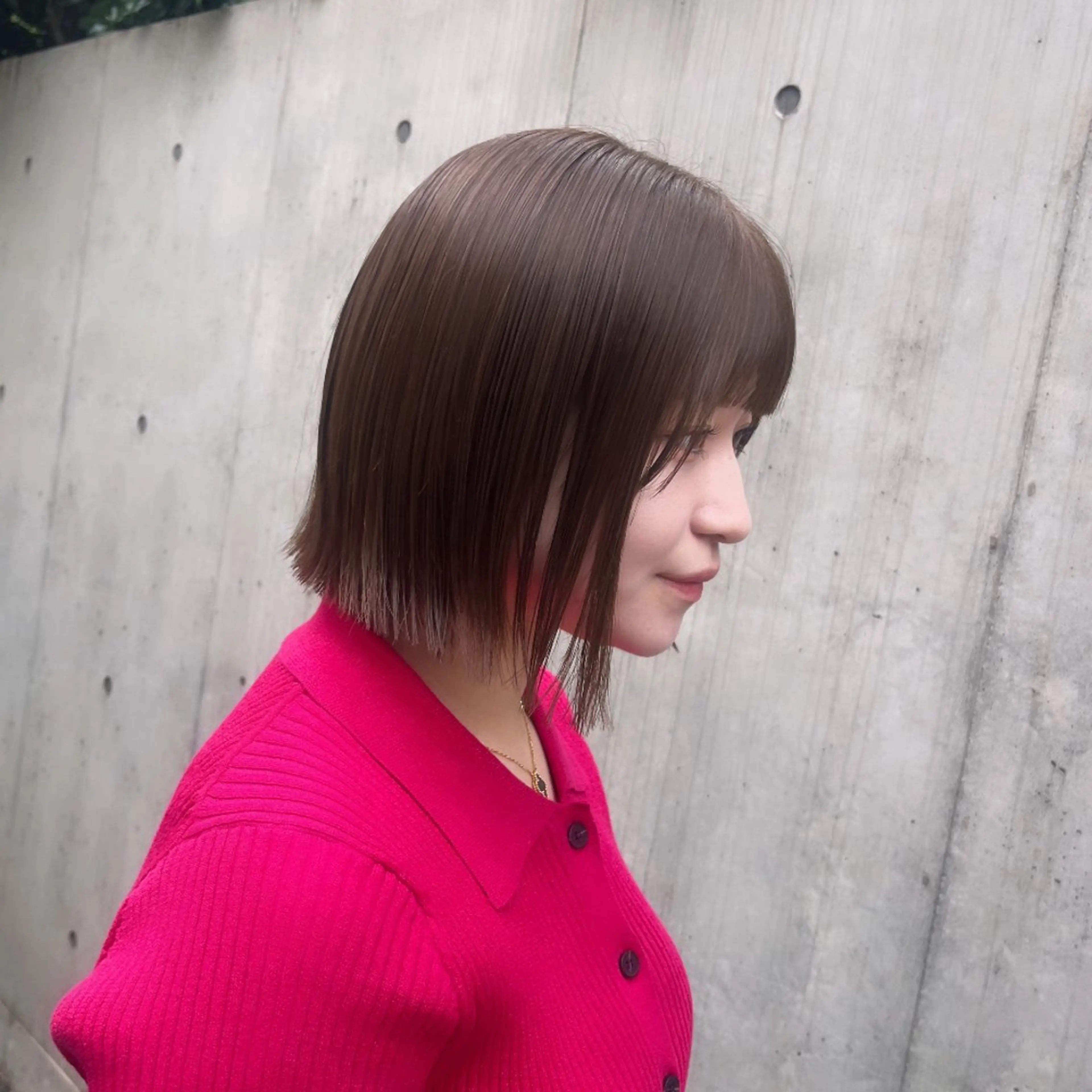 ショート カラー ベージュカラー 透明感カラー オリーブベージュ ボブ 外ハネヘア カット ヘアカラー トリートメント ヘッドスパ ヘアセット カジュアルを女っぽく 𝗮𝘆𝗮𝗰𝗼のヘアスタイル