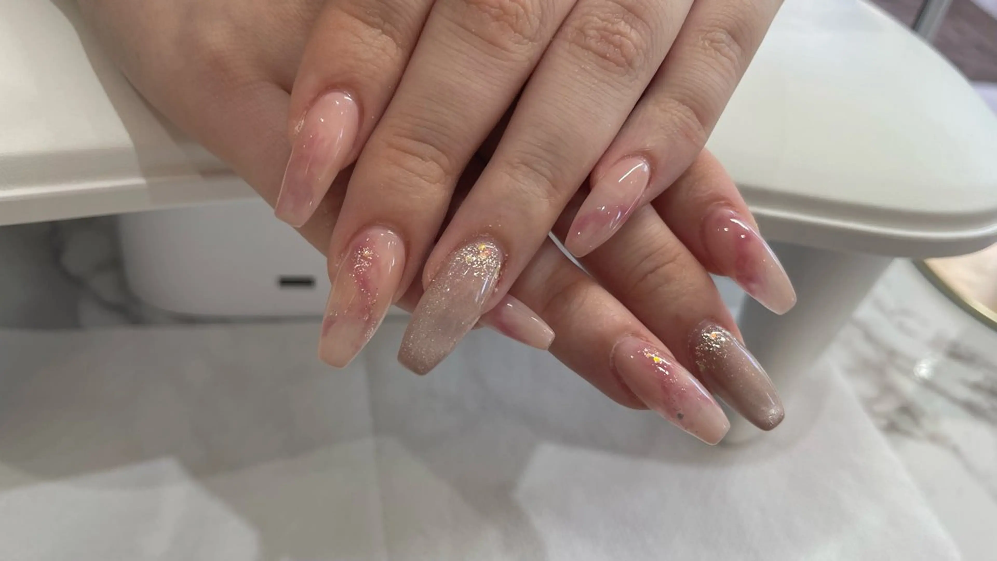 セミロング ハンドネイル ブラウン 広奈子のネイルデザイン